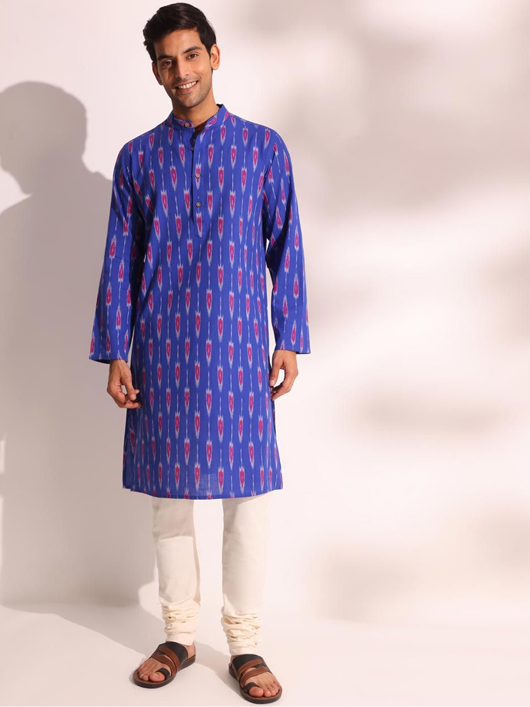 

Fabindia Geometric Woven Design Mandarin Collar Cotton Straight Kurta, Blue