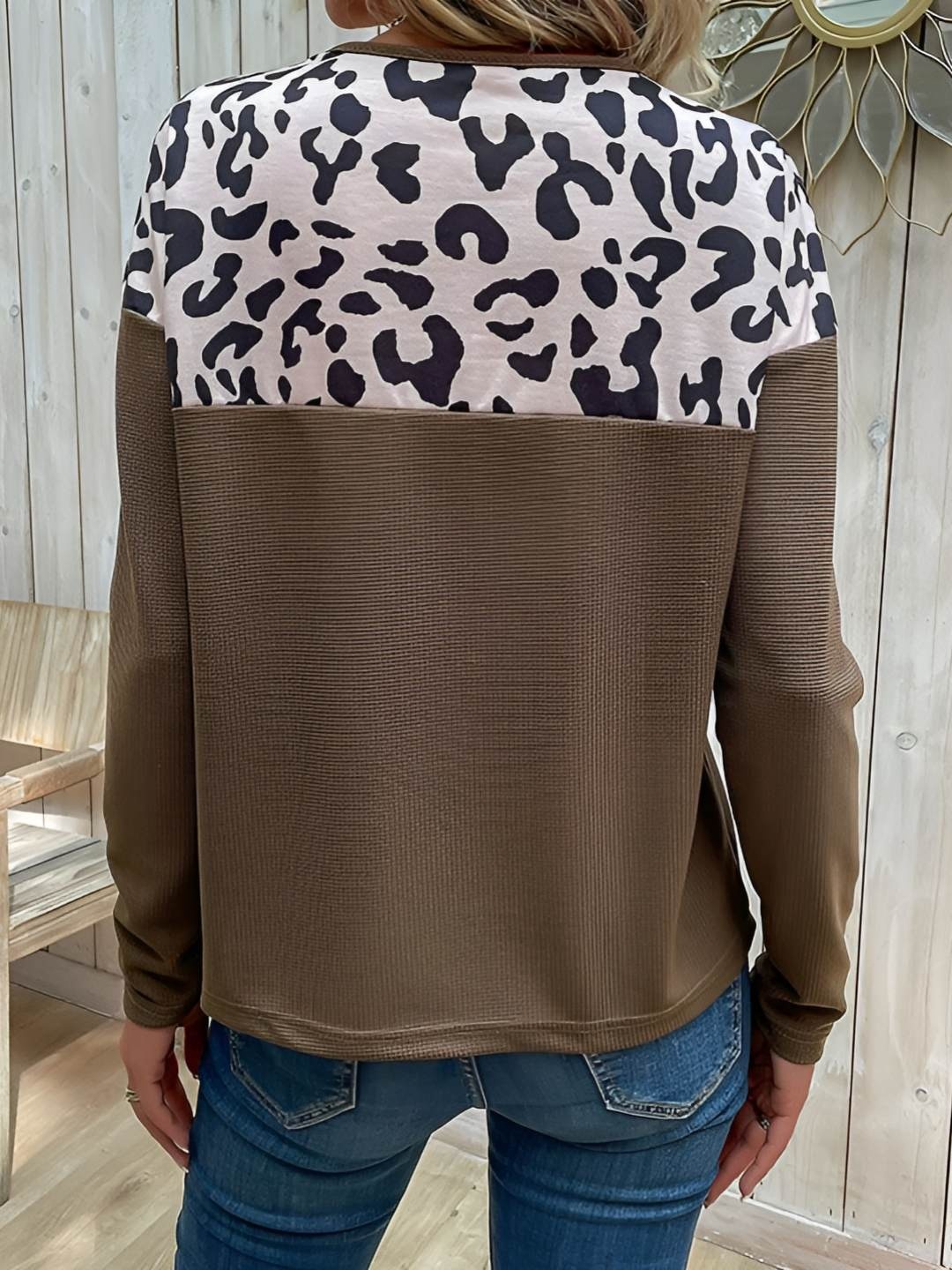 

HERE&NOW Women Printed Pockets T-shirt, Coffee brown