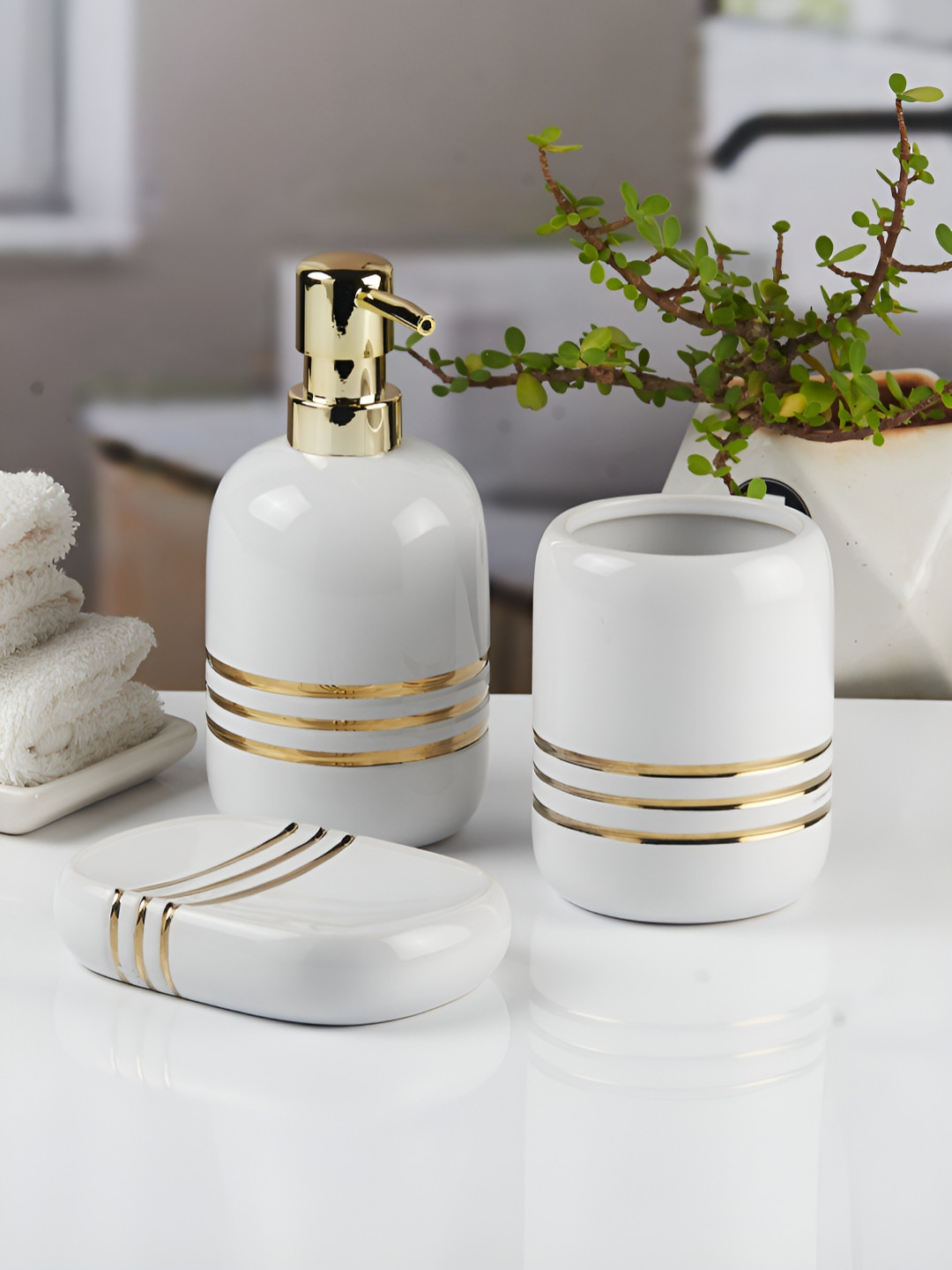 

Kookee White 3 piece Abstract Ceramic Bath Accessories Set