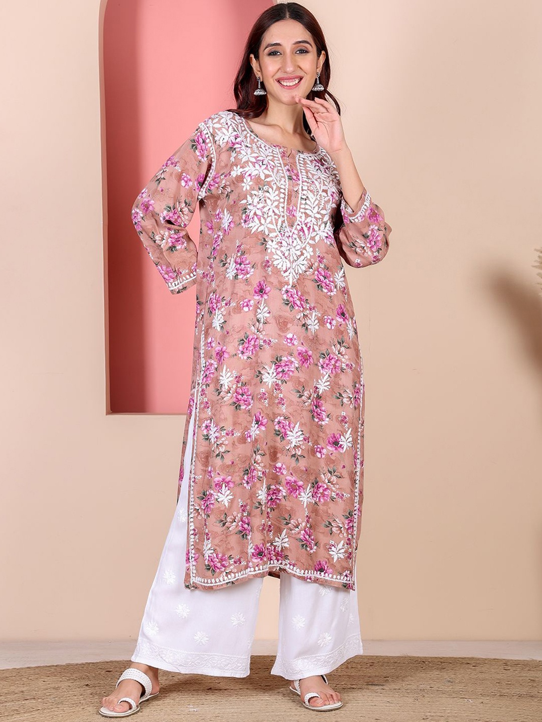 

Chowkhat Women Floral Embroidered Chikankari Handloom Viscose Rayon Kurta, Pink