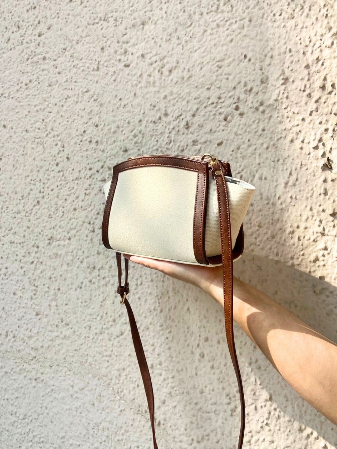 

Hues Studio Luna canvas sling bag, Brown