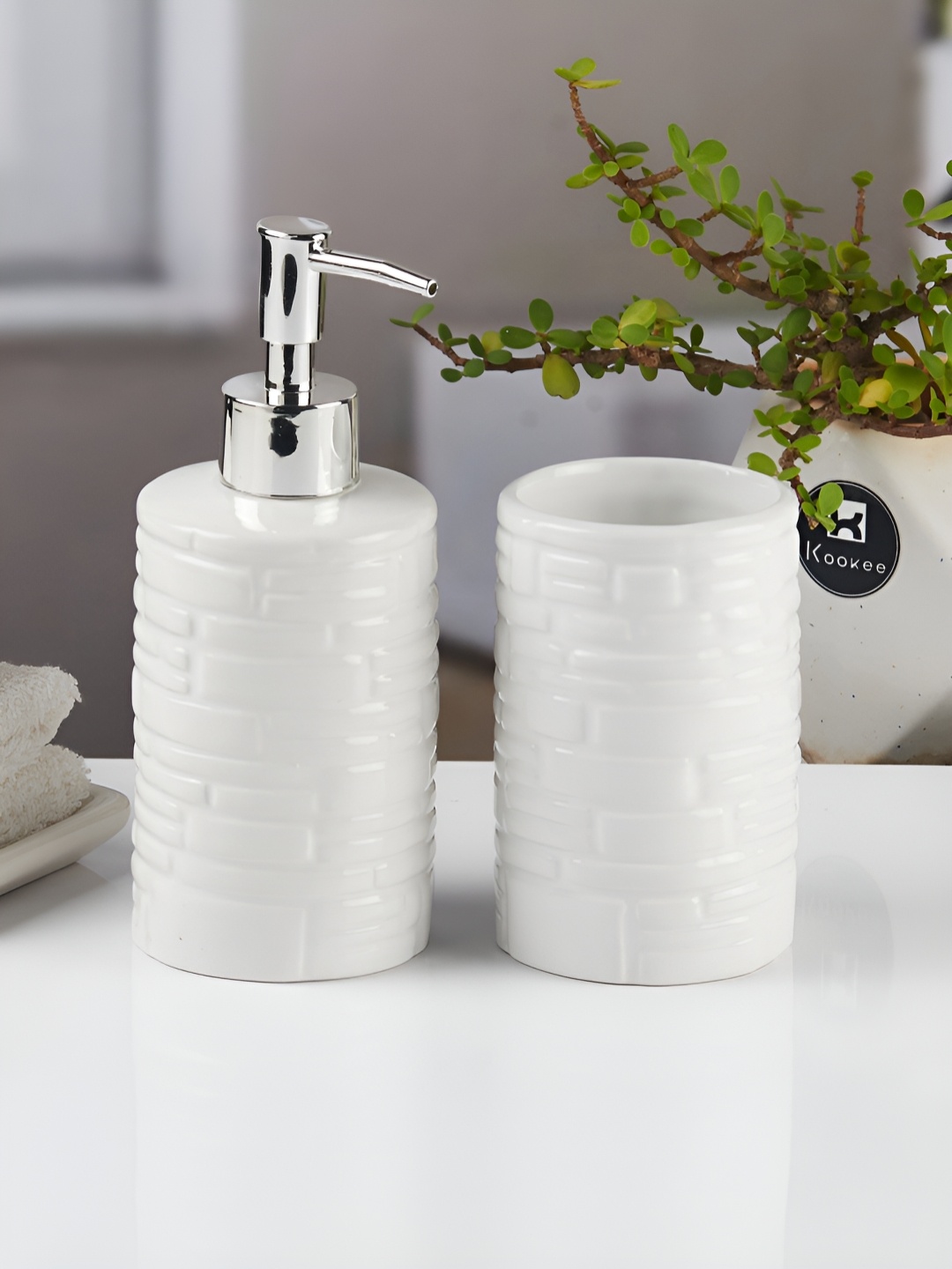 

Kookee White 2 piece Abstract Ceramic Bath Accessories Set
