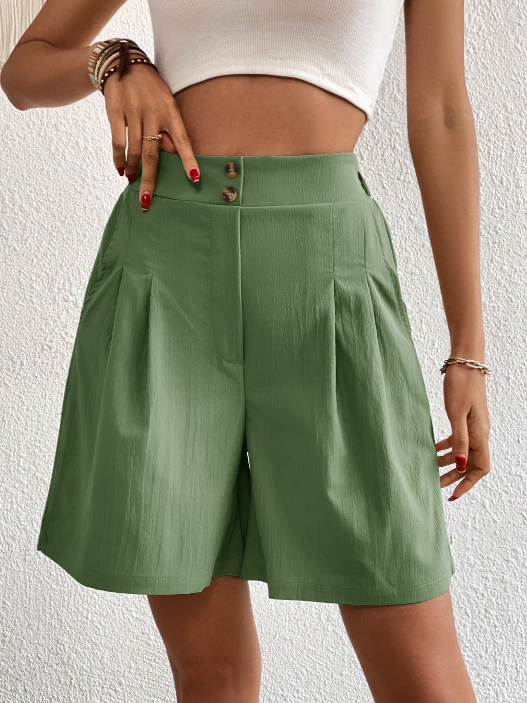 

KPOP Women Solid Slim Fit High-Rise Shorts, Green