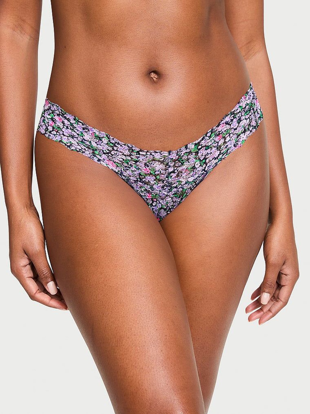 

Victoria's Secret Women Printed Low-Rise Thong Briefs 112461616D98, Black