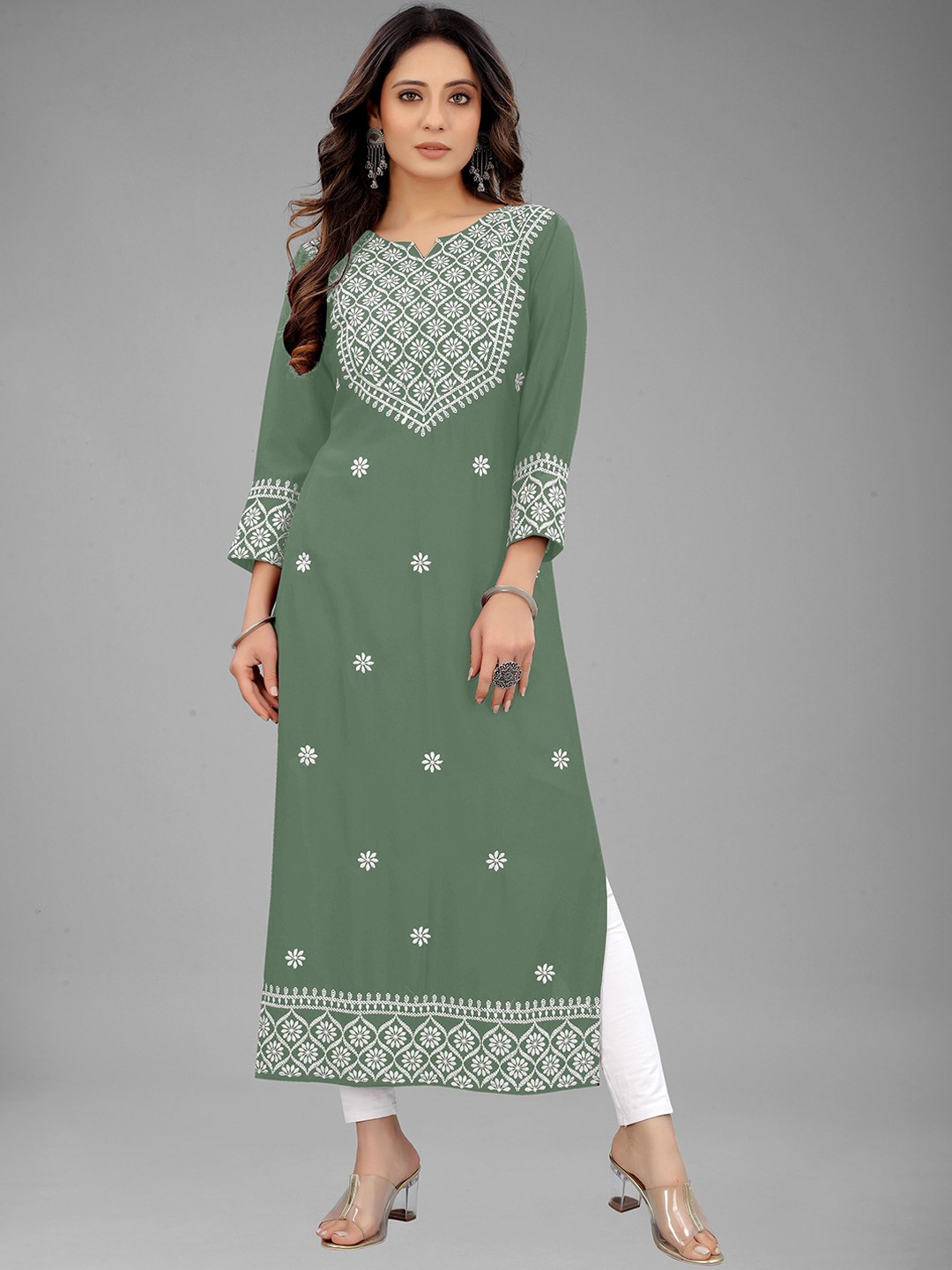 

FANTASY FAB Floral Embroidered Straight Kurta, Green