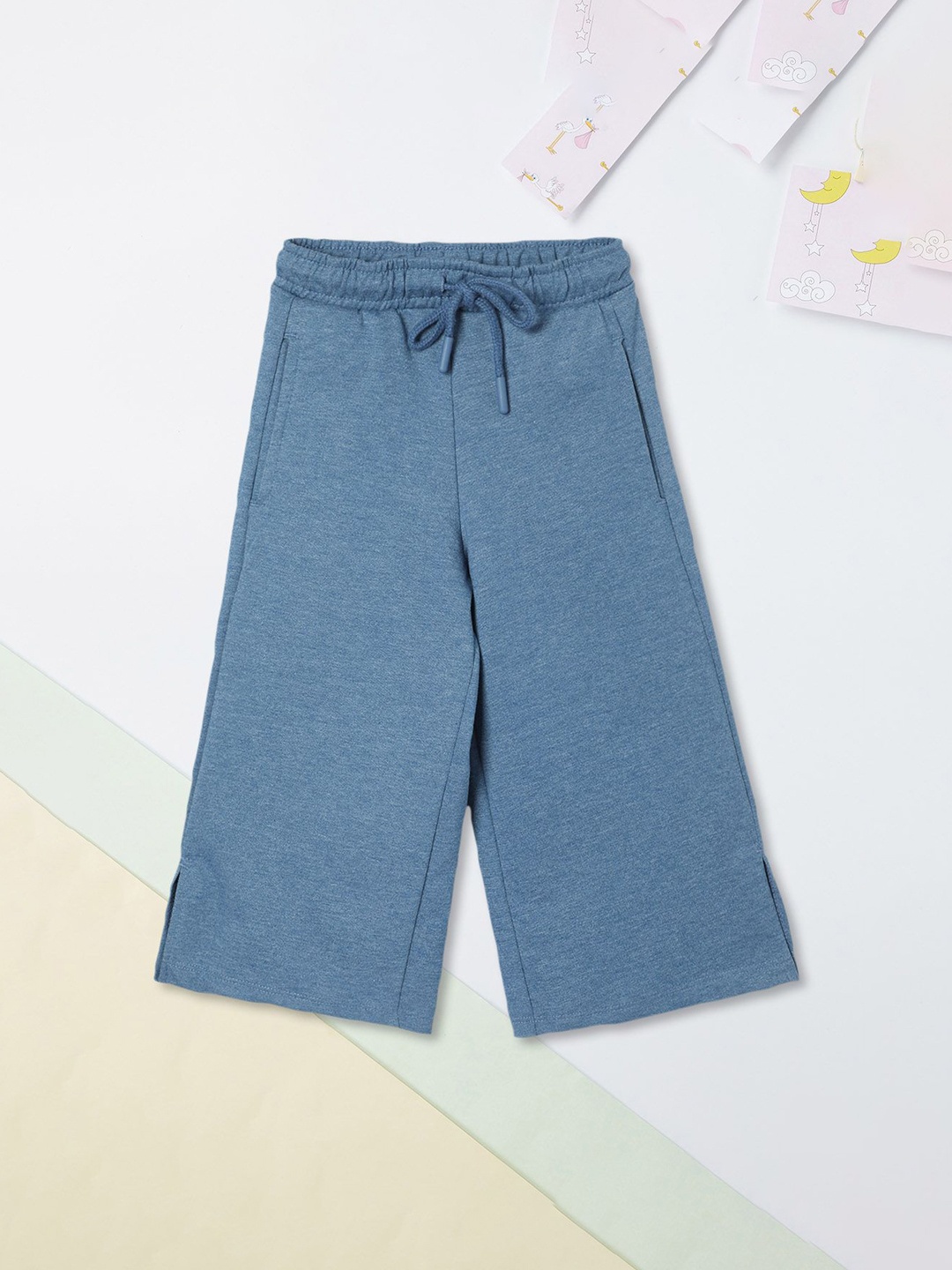 

max Girls Solid Mid Rise Track Pant, Blue