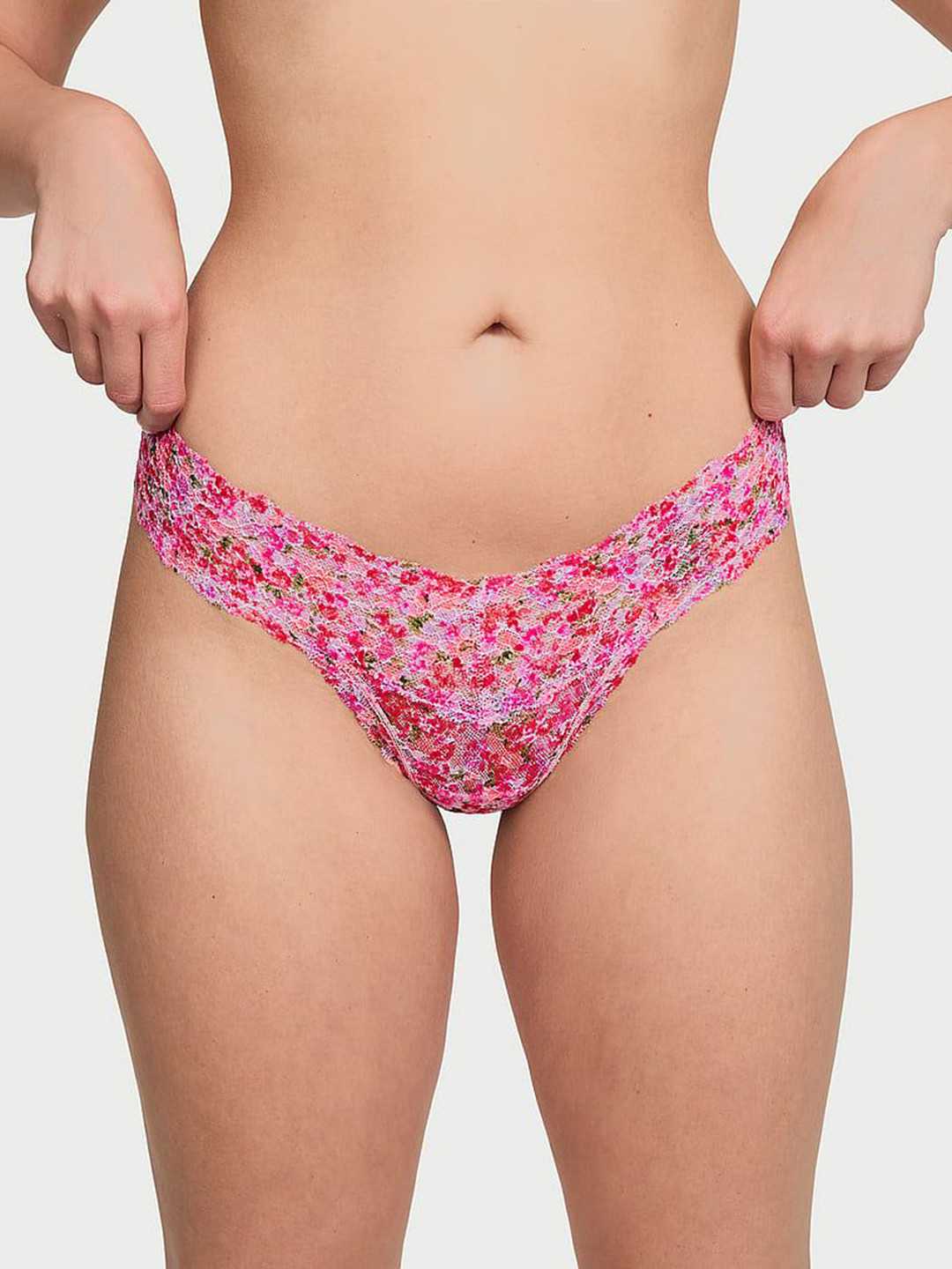 

Victoria's Secret Women Printed Low-Rise Thong Briefs 112461616D9A, Pink