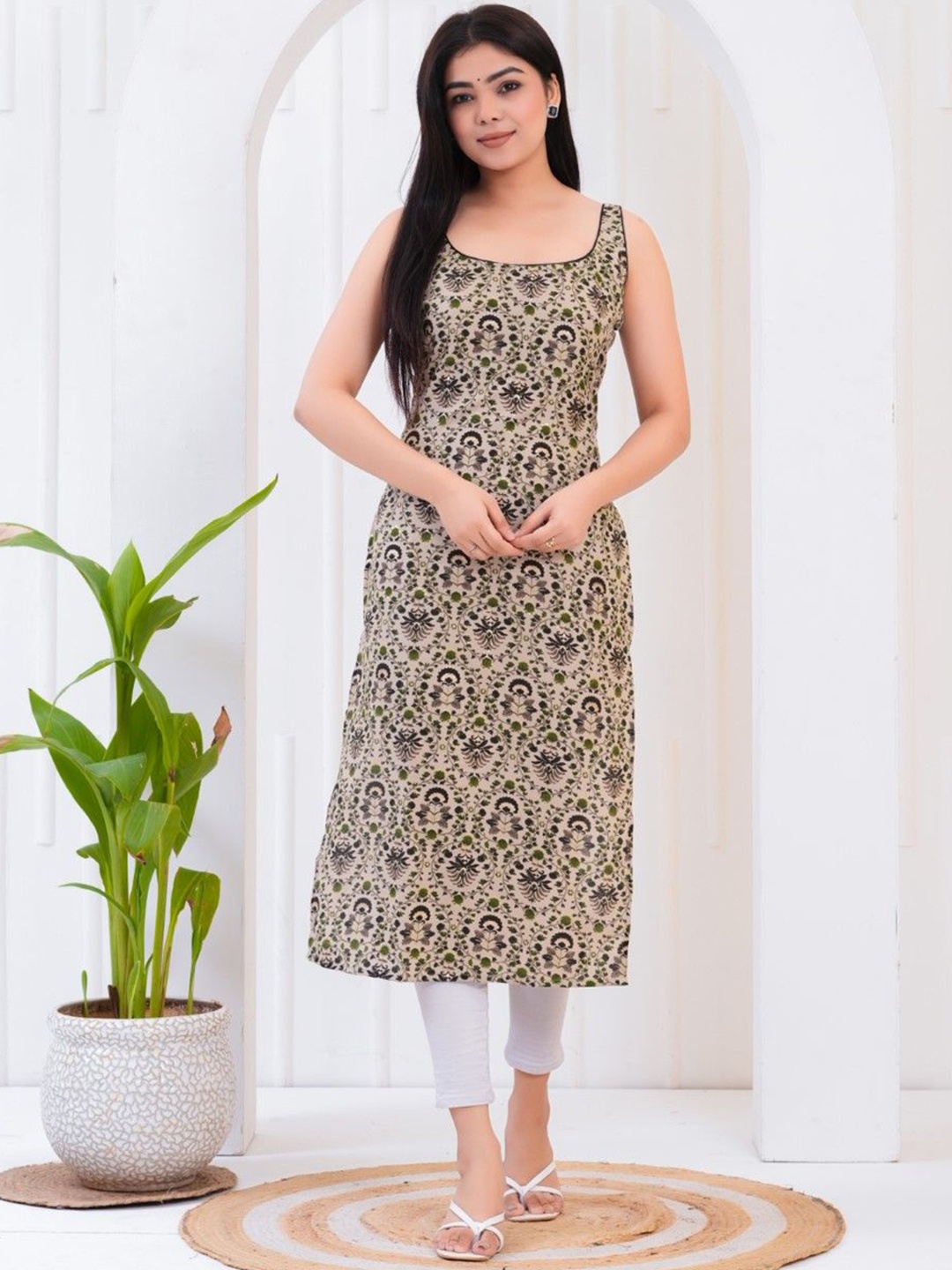 

SAK JAIPUR Floral Printed Square Neck Sleeveless Straight Kurta, Black