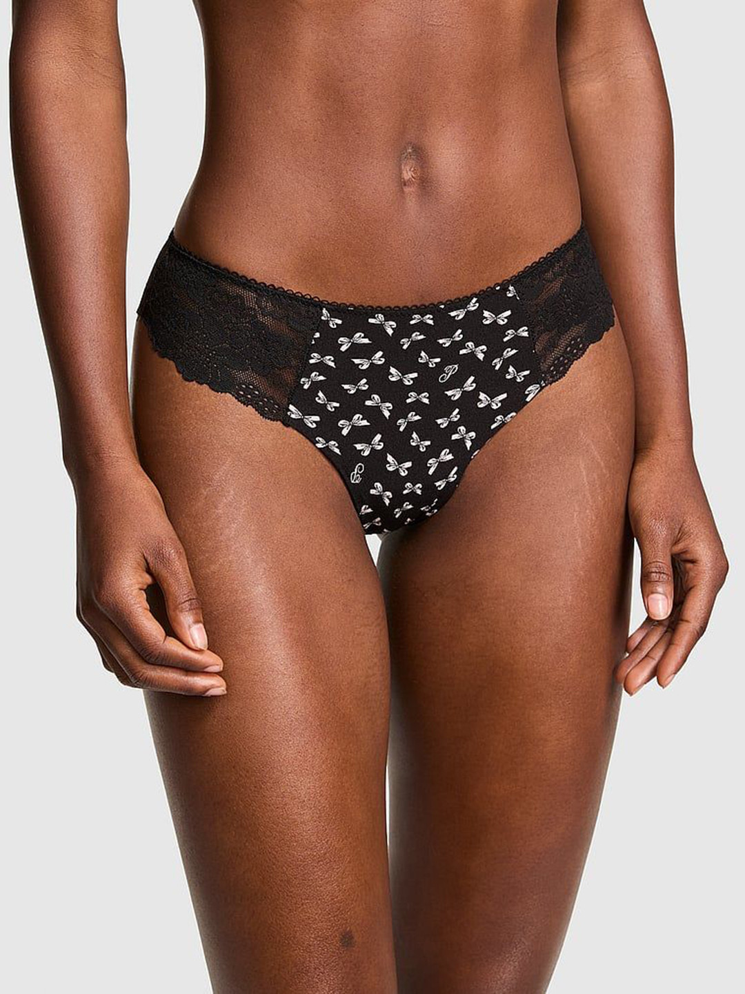 

Victoria's Secret Women Printed Lace Low-Rise Thong Briefs 112467196H80, Black