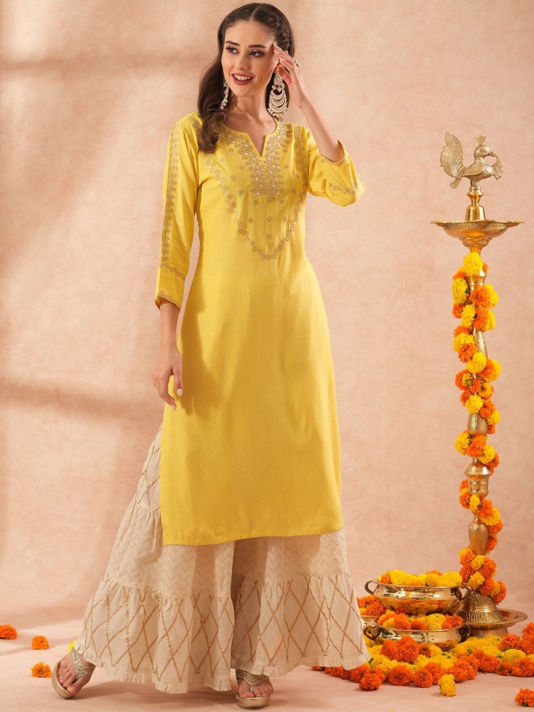 

FASHOR Ethnic Motifs Printed Notch Neck Straight Kurta, Yellow