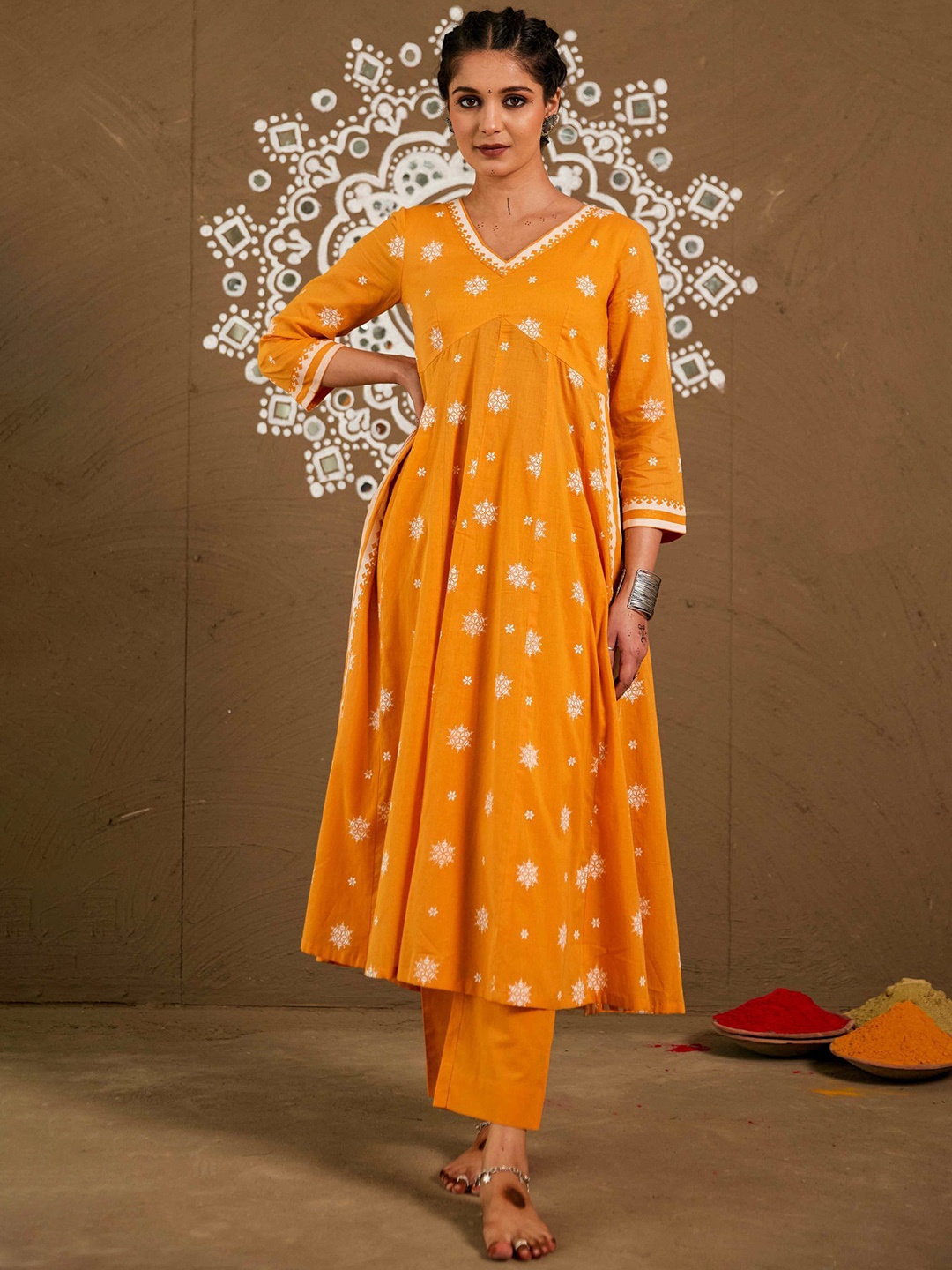 

PINK CACTII Women Floral Printed Thread Work Kurta, Yellow