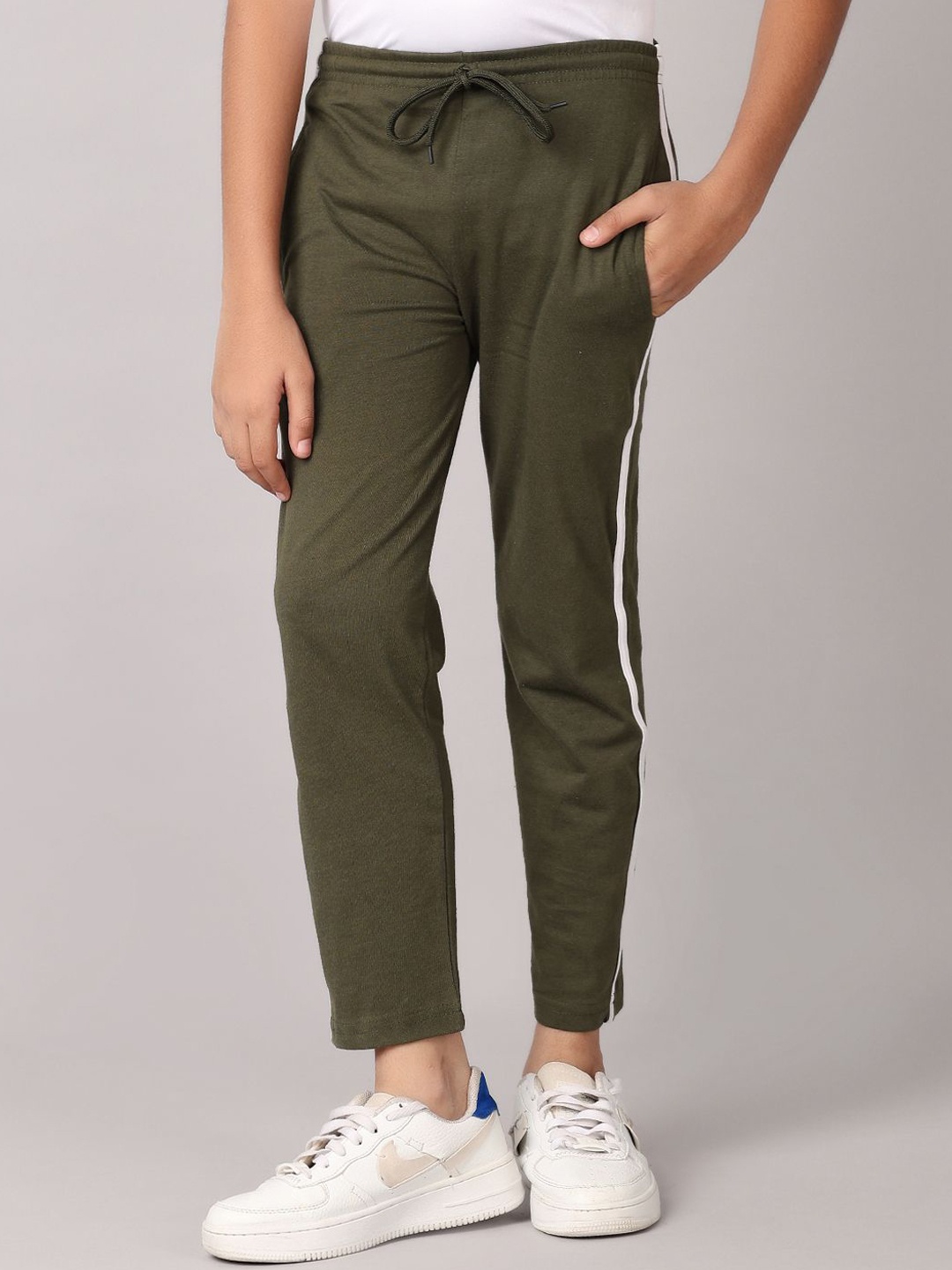 

V-Mart Boys Mid-Rise Cotton Track Pants, Green