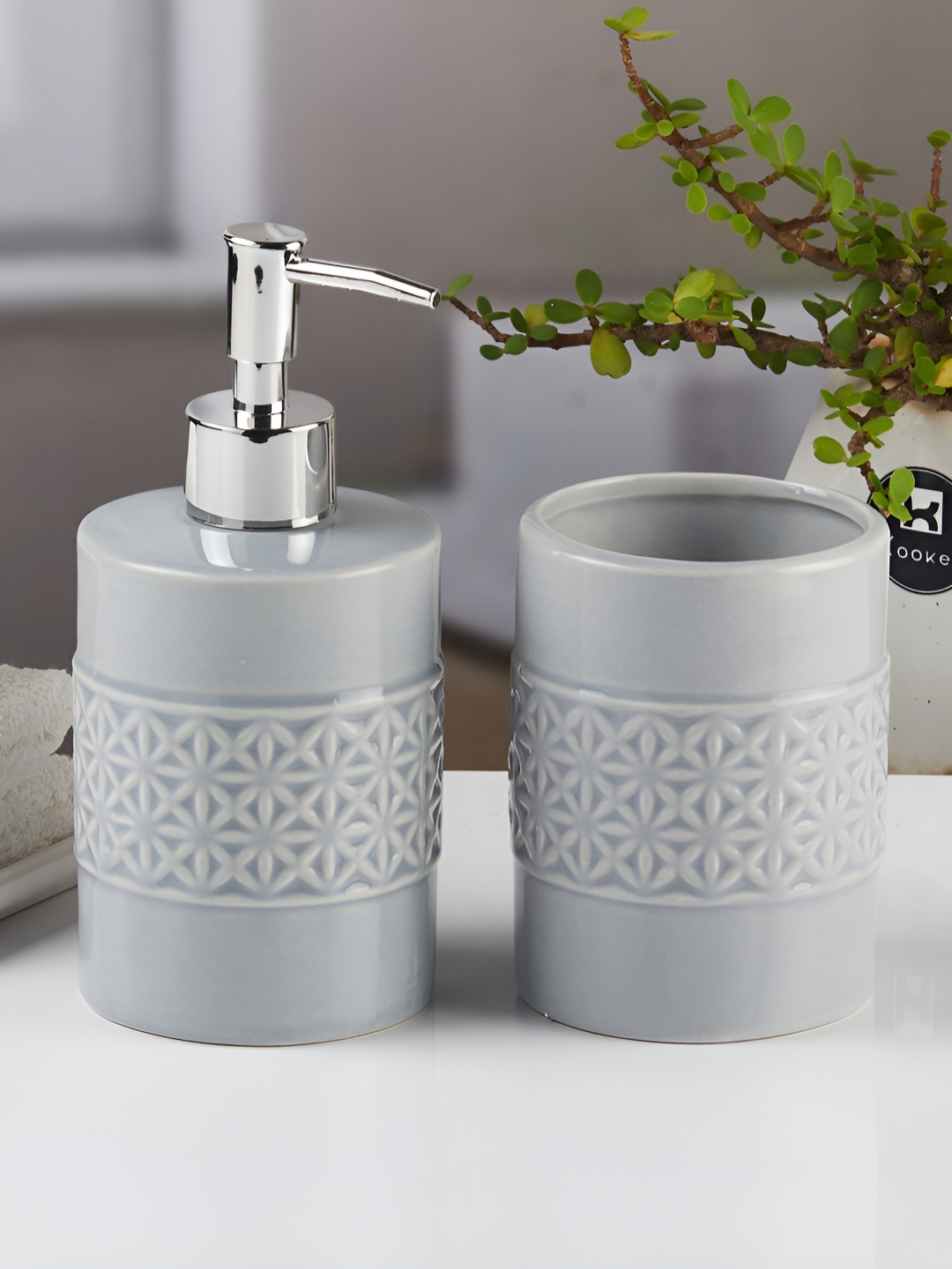 

Kookee Grey 2 piece Abstract Ceramic Bath Accessories Set