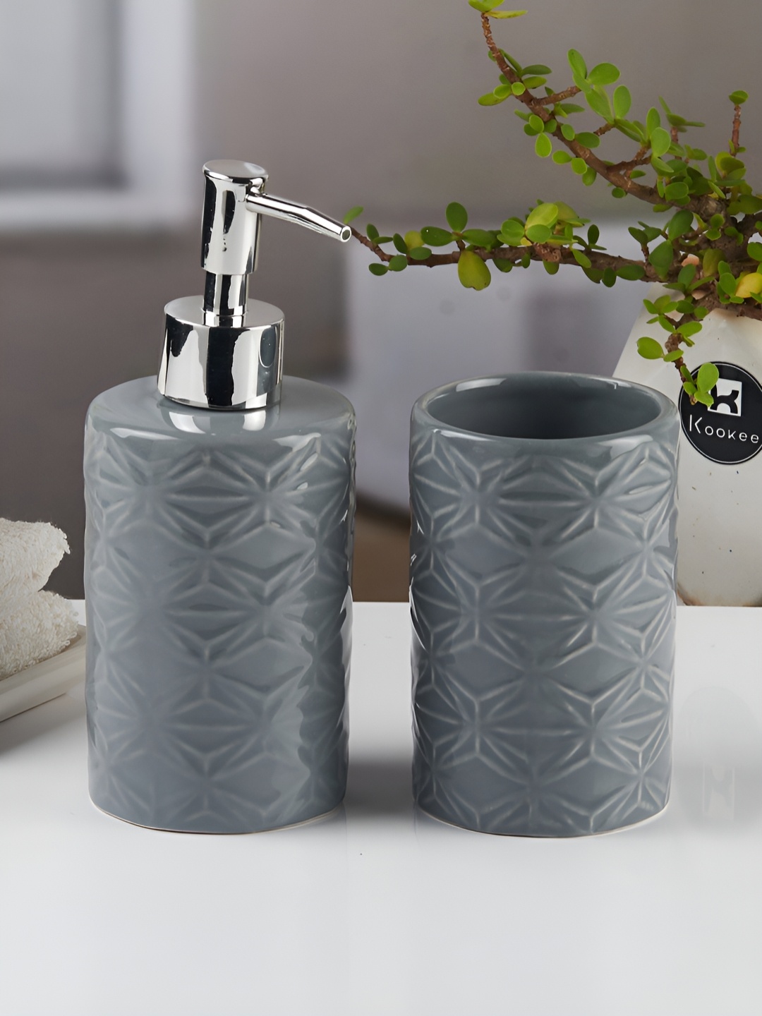

Kookee Grey 2 piece Abstract Ceramic Bath Accessories Set