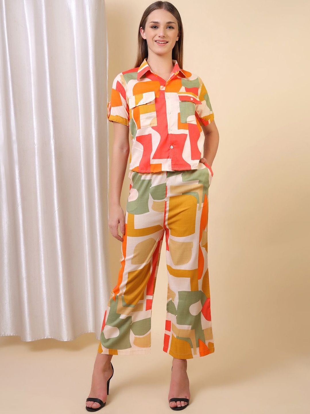 

Xivir Women Abstract Printed Night suit, White