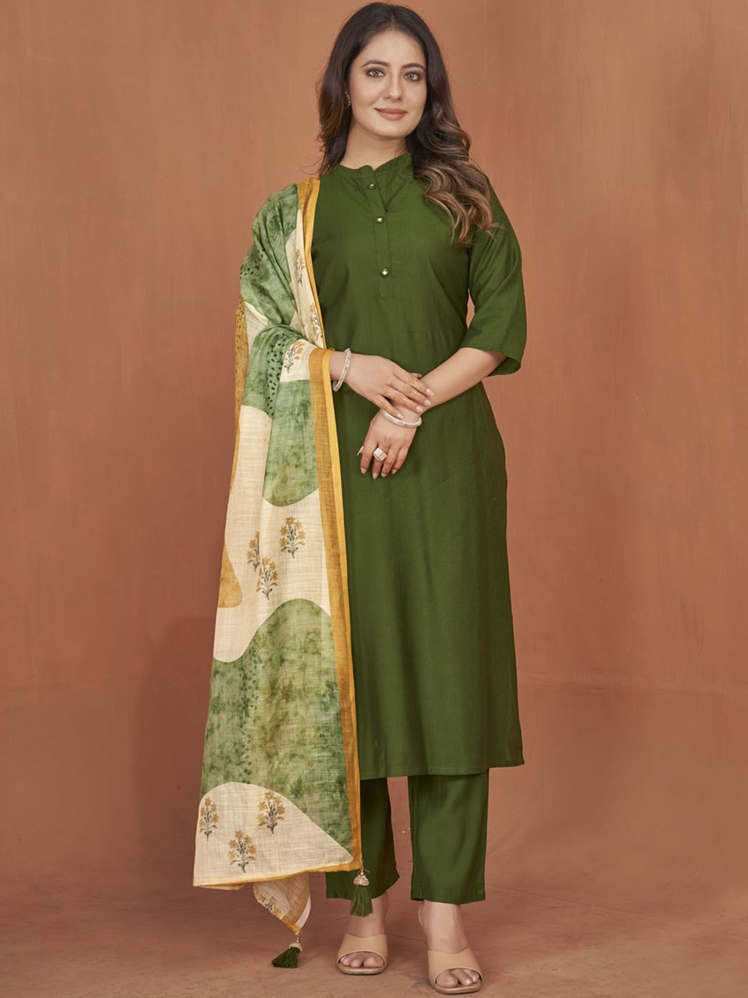 

MINGORA Women Regular Kurta with Trousers & With Dupatta, Green