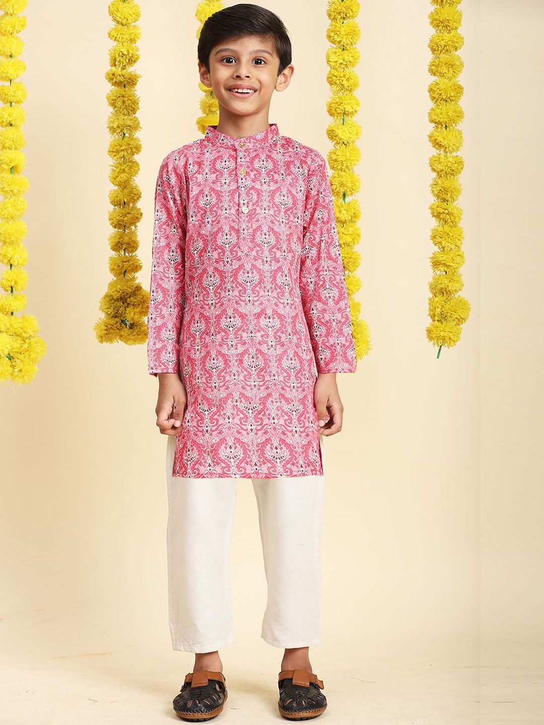 

Cutiekins Boys Ethnic Motifs Printed Regular Straight Kurta with Pyjamas, Pink
