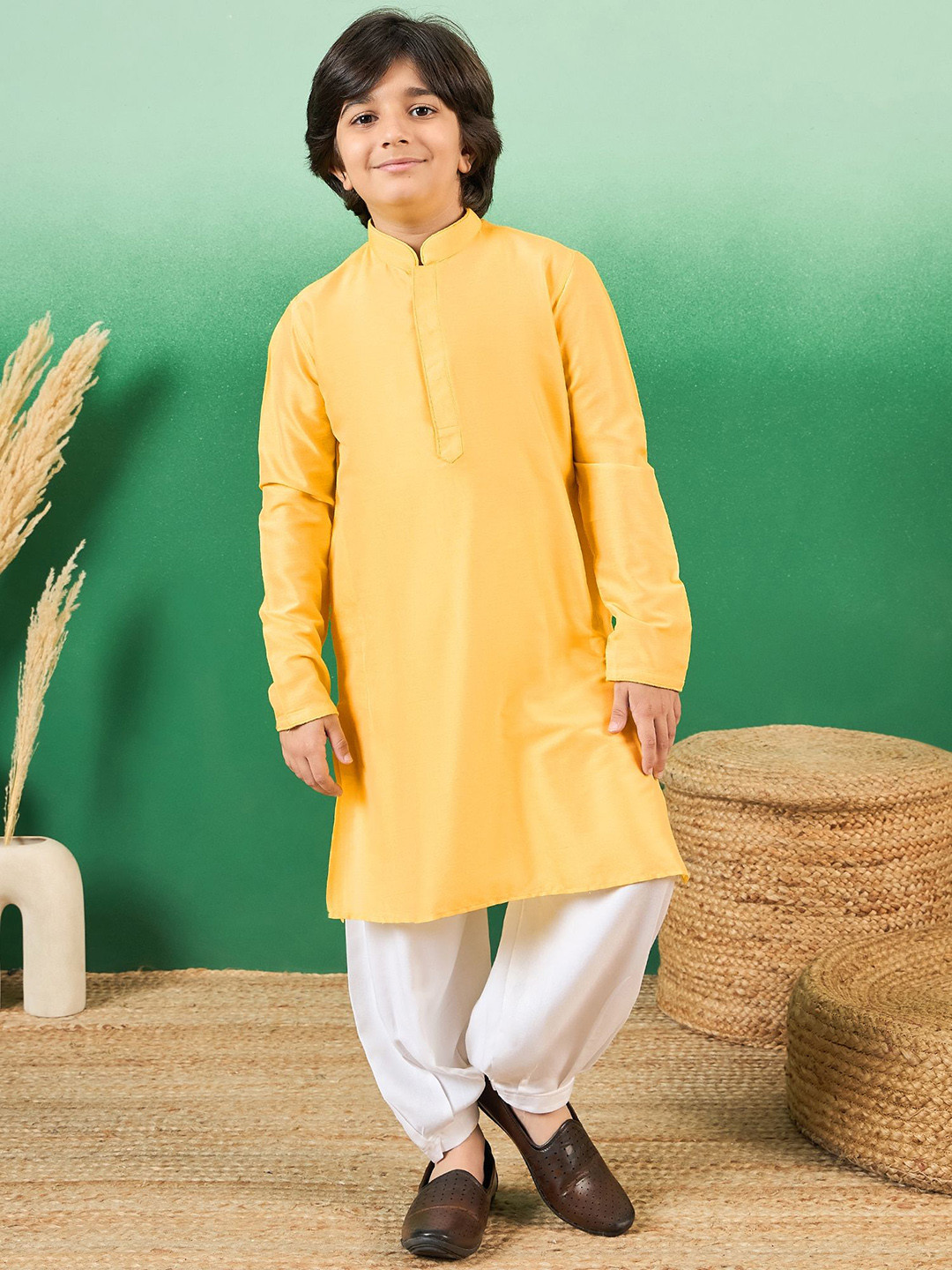 

Sangria Boys Mandarin Collar Straight Kurta, Yellow