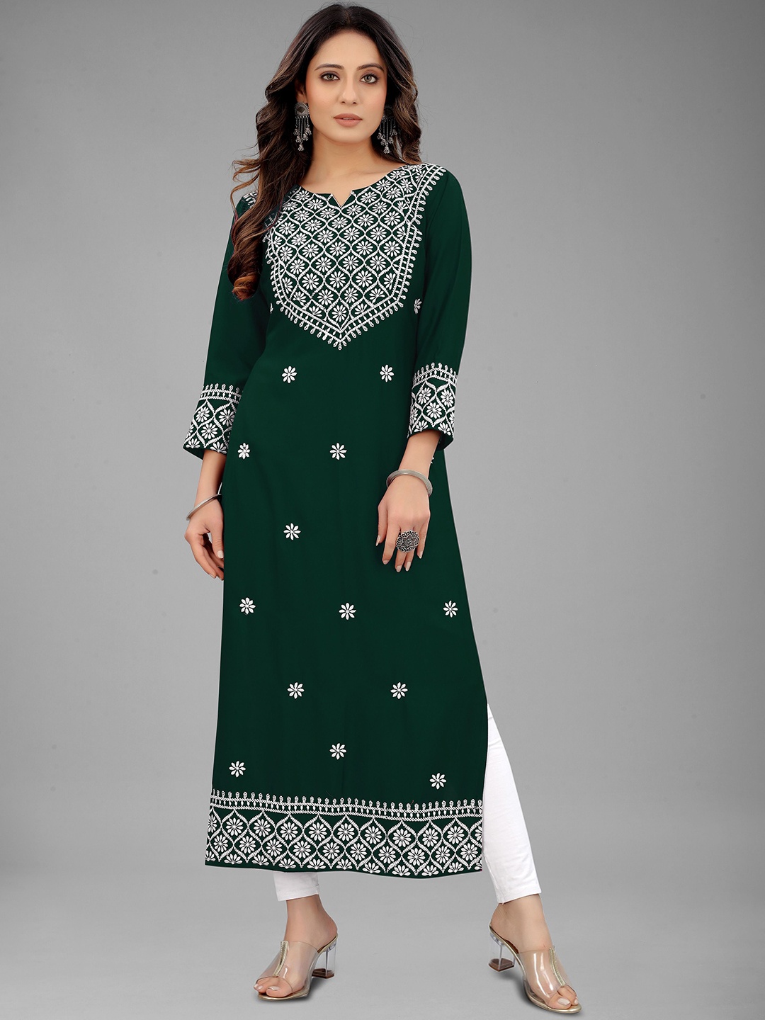 

FANTASY FAB Floral Embroidered Straight Kurta, Green