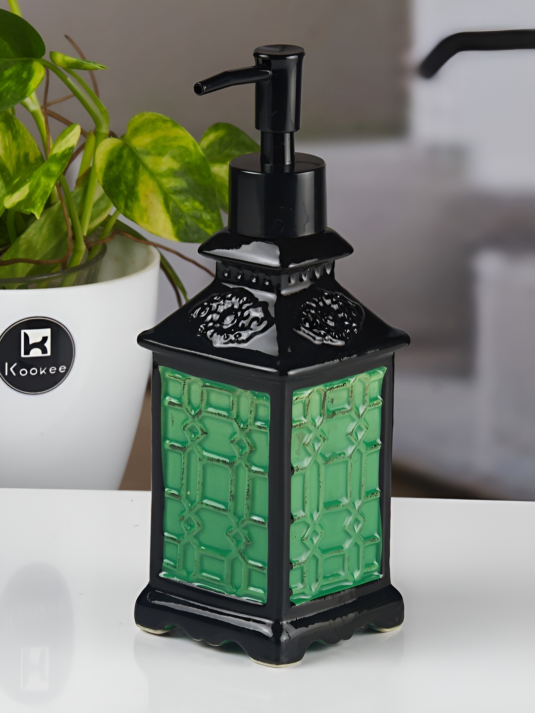 

Kookee Green Abstract Ceramic Soap Dispenser
