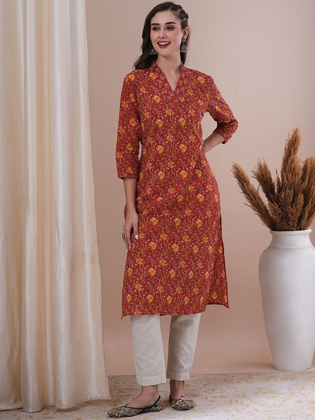 

FASHOR Floral Printed Sequinned V Neck Straight Kurta, Red