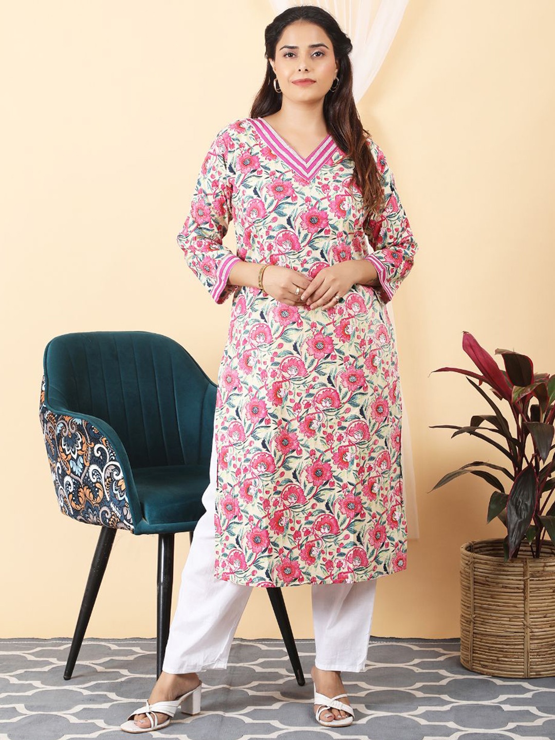 

SHIFORY Women Floral Printed Flared Sleeves Thread Work Kurta, Pink