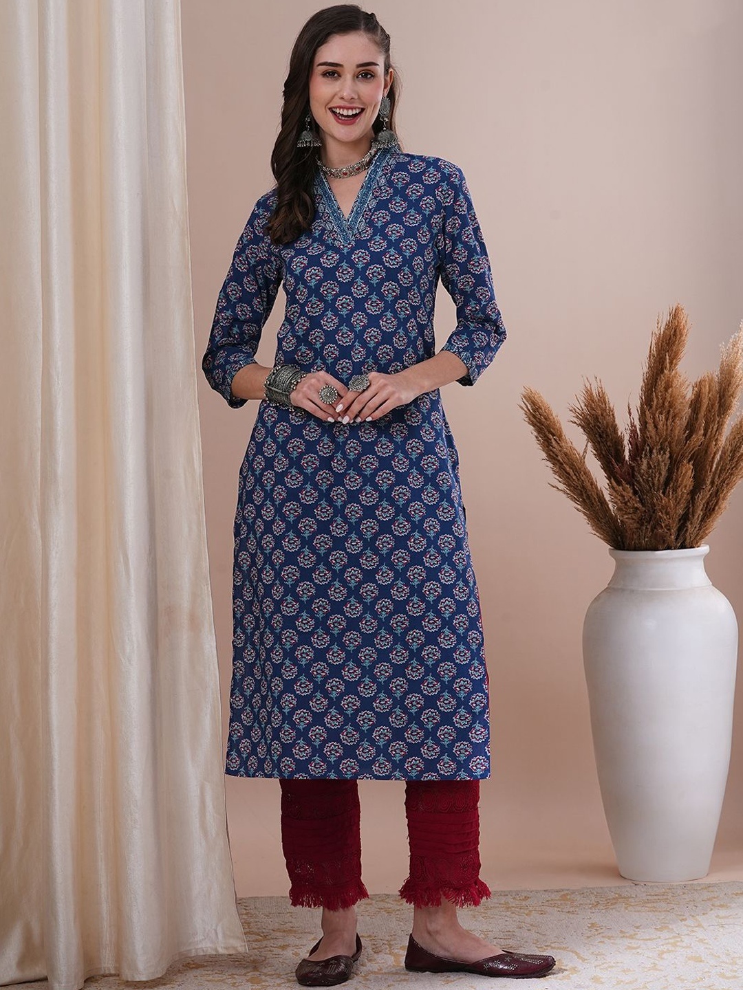 

FASHOR Floral Printed Sequinned V-Neck Cotton Straight Kurta, Blue