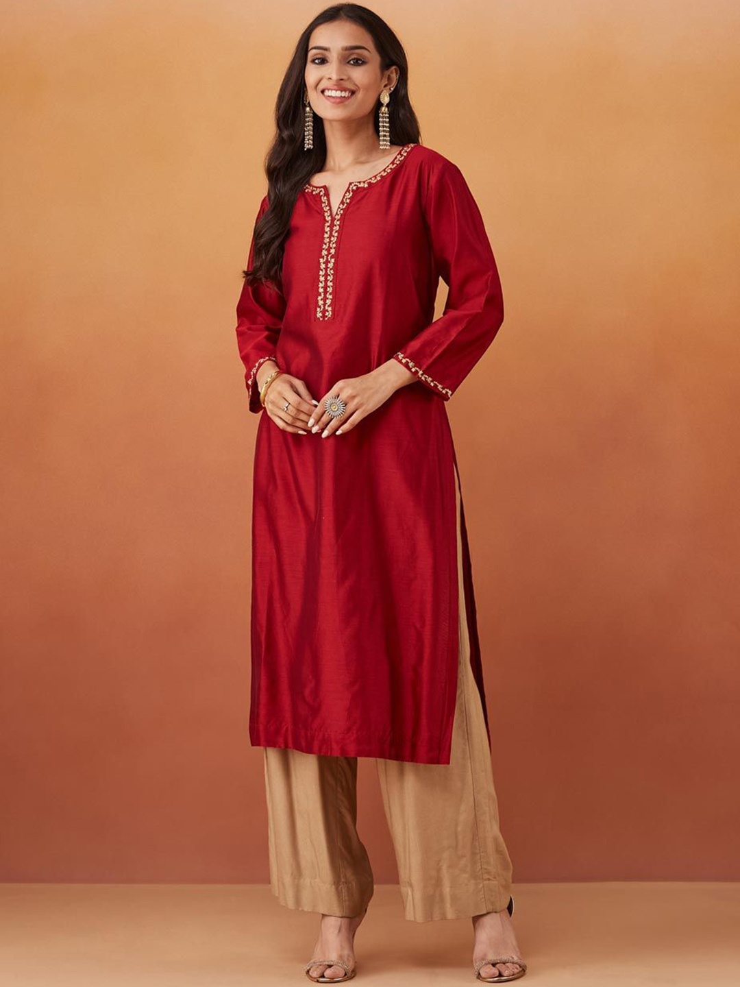 

Fabindia Round Neck Thread Work Cotton Silk Straight Kurta, Red