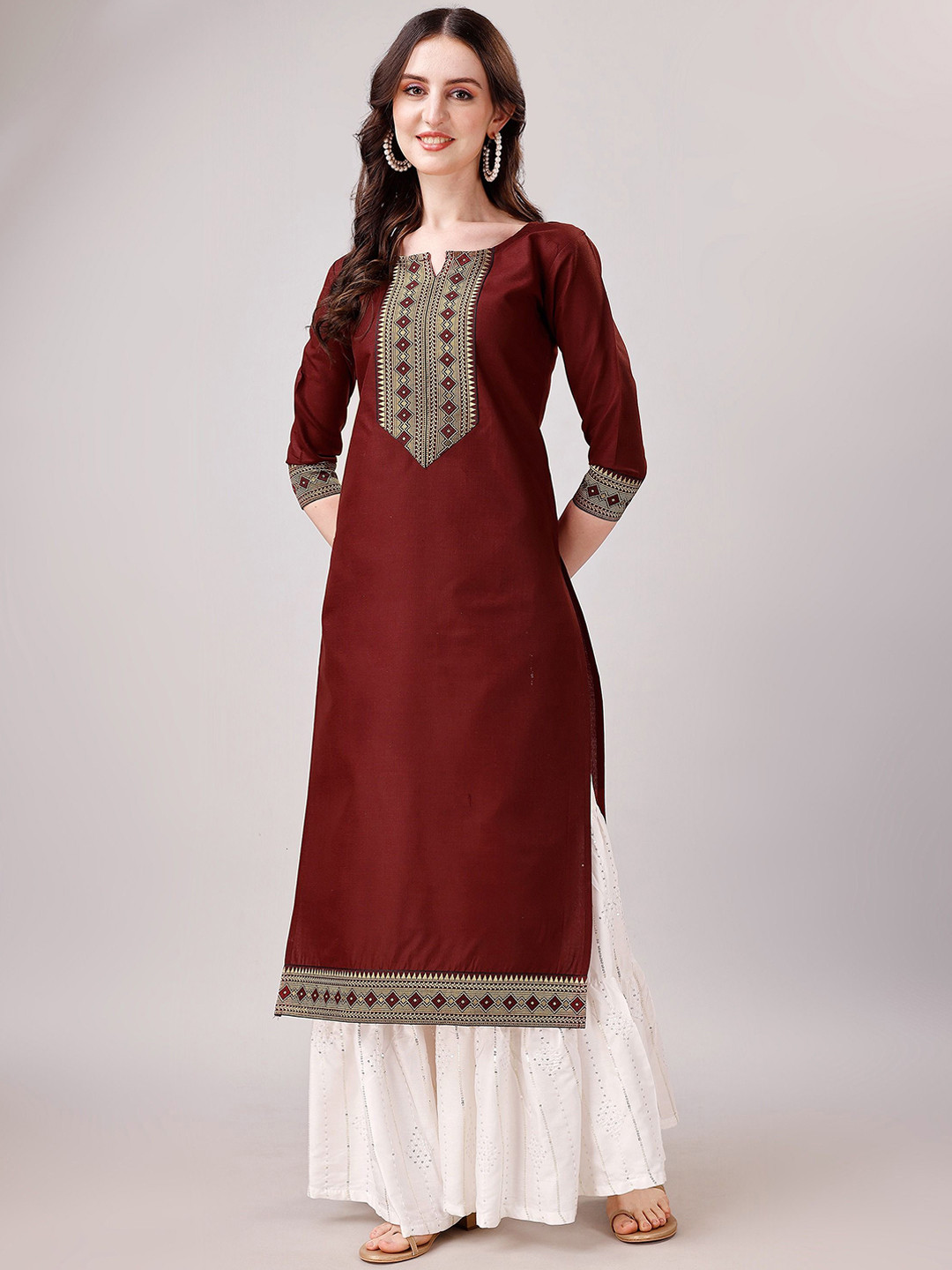 

FANTASY FAB Geometric Printed Notch Neck Straight Kurta, Maroon