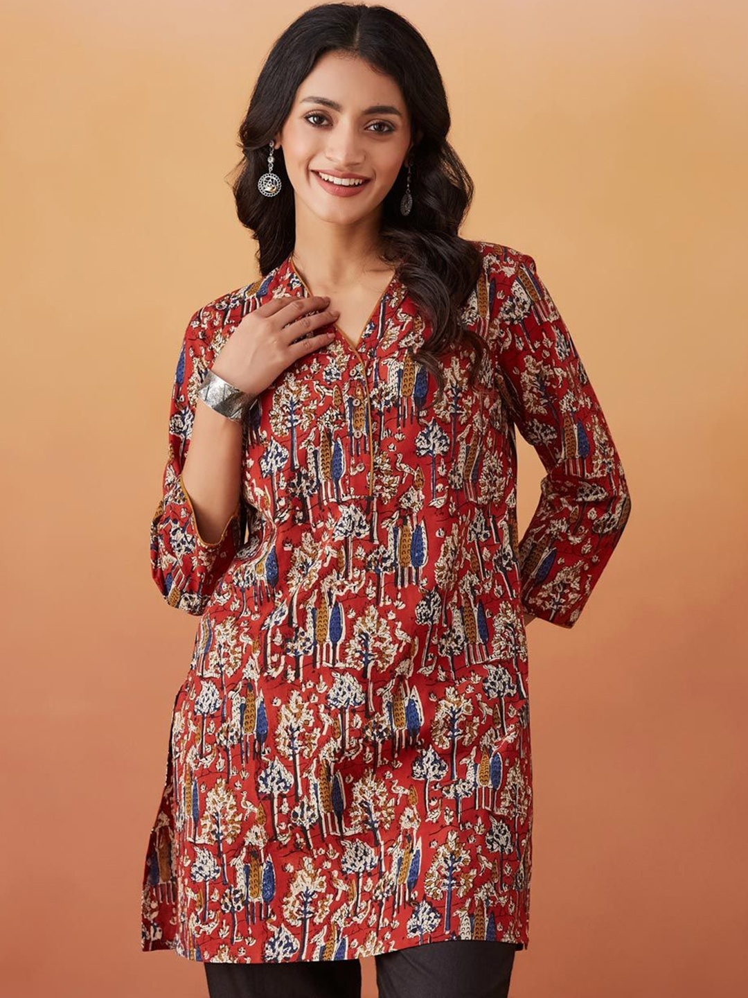 

Fabindia Floral Printed V-Neck Cotton Straight Kurti, Red