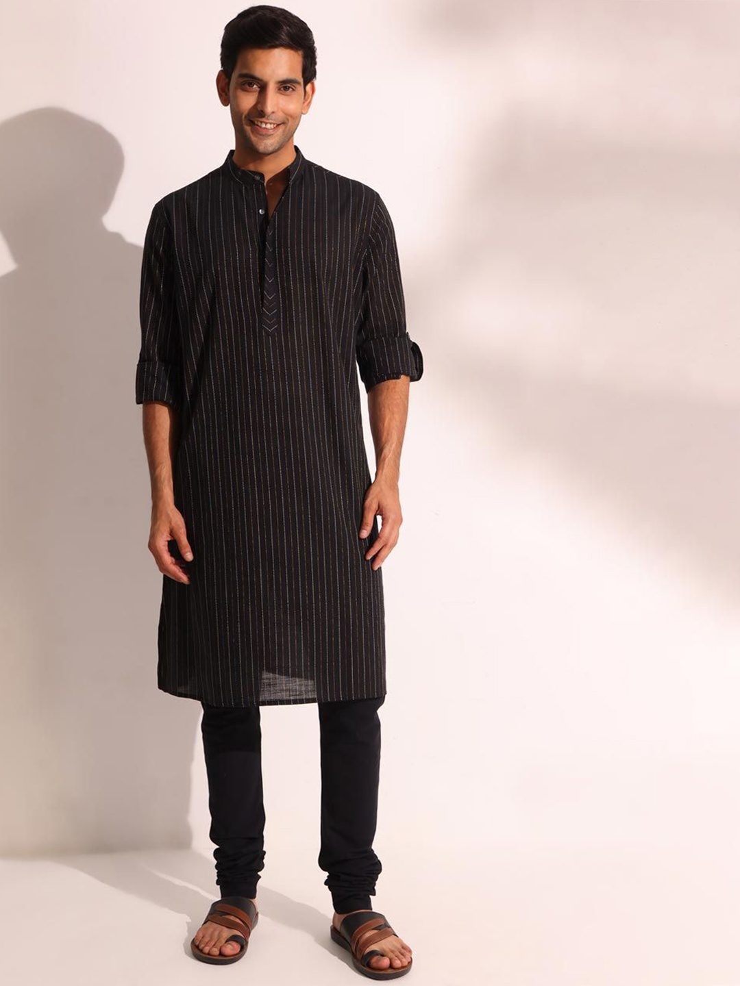 

Fabindia Striped Mandarin Collar Roll-Up Sleeves Straight Kurta, Black