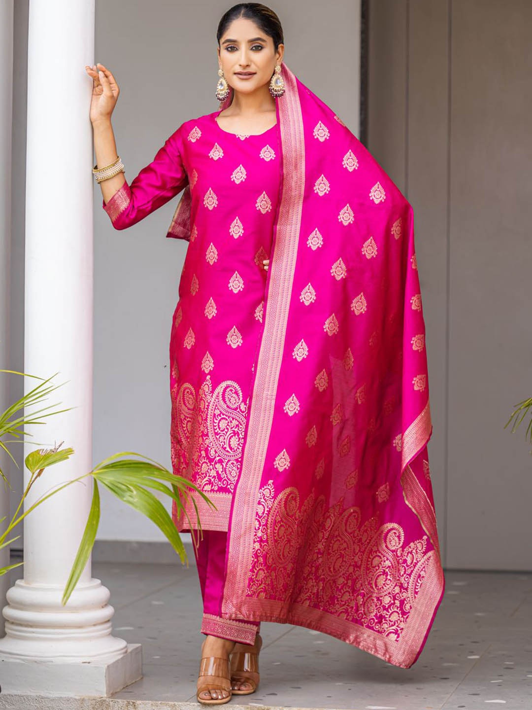 

Twika Women Regular Kurta with Trousers & With Dupatta, Pink