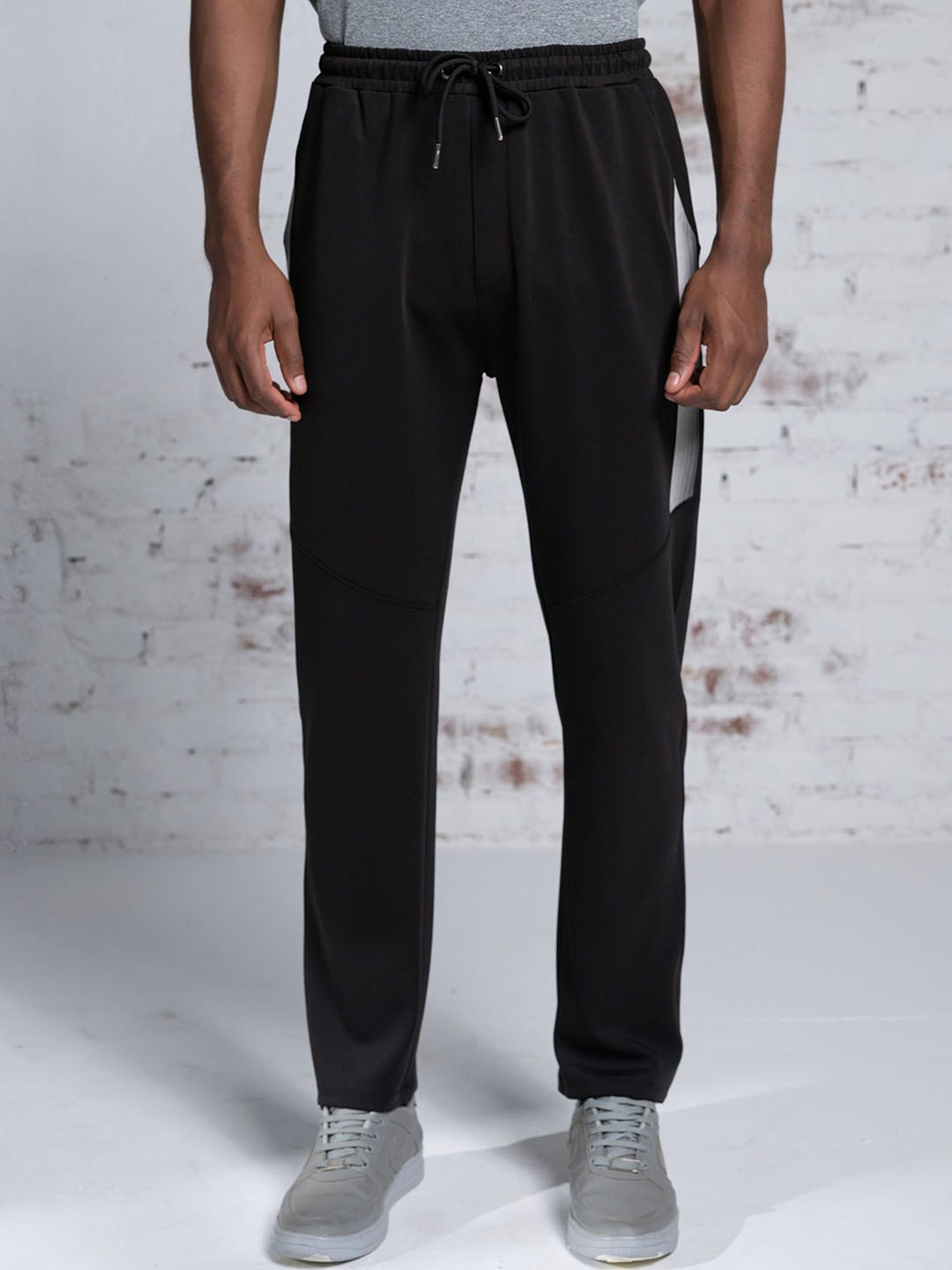 

EDRIO Men Cotton Mid Rise Track Pant, Black