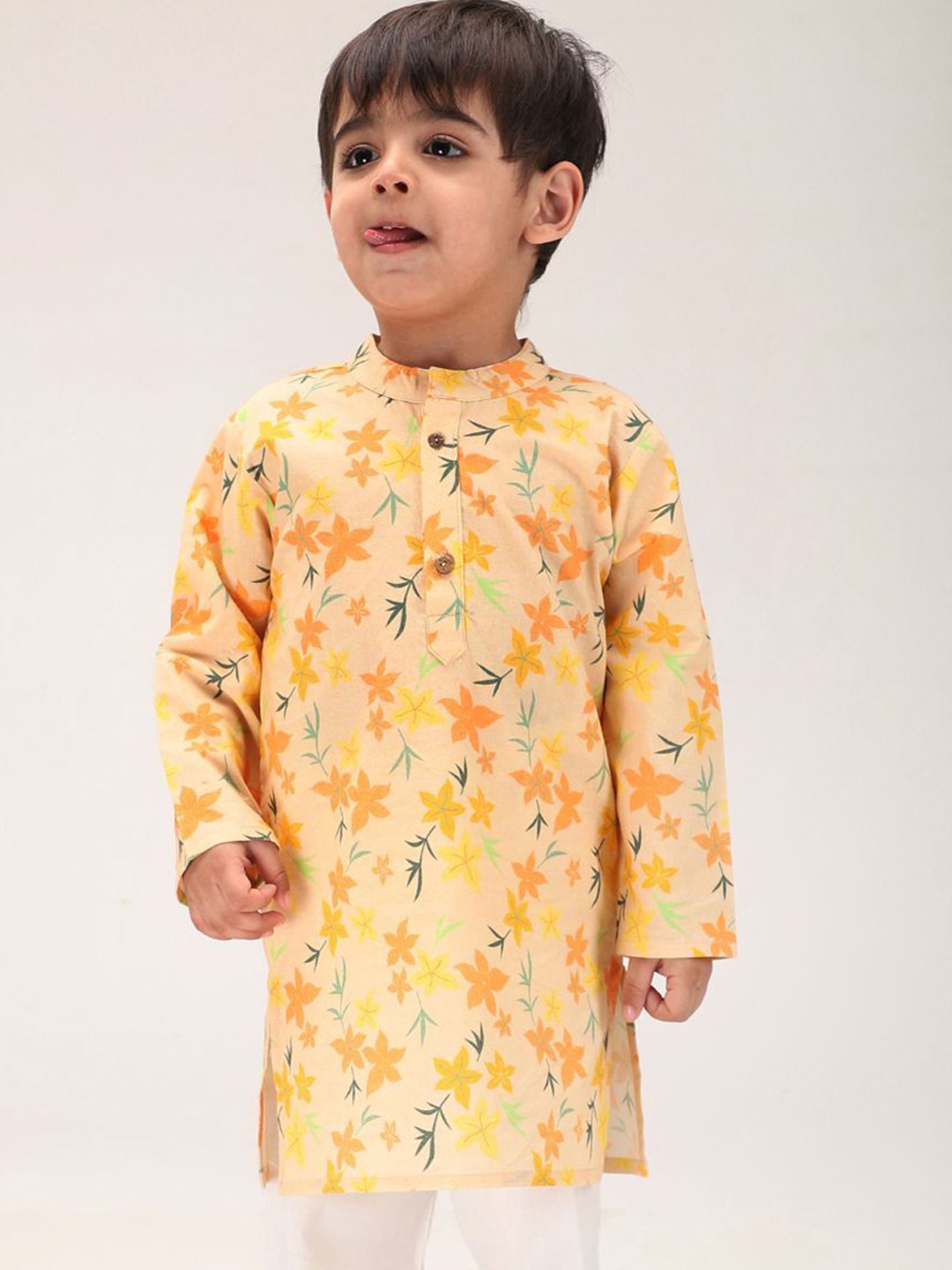 

MAMA AND PEACHES Kids Floral Printed Pure Cotton Kurta with Trousers, Yellow