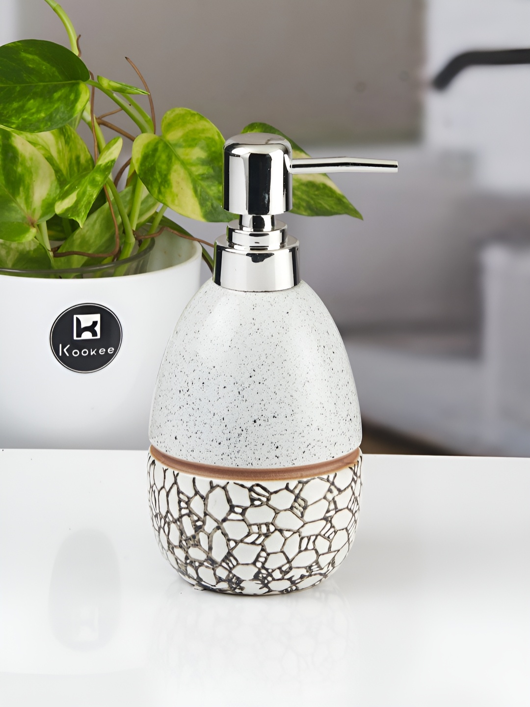 

Kookee Grey Abstract Ceramic Soap Dispenser