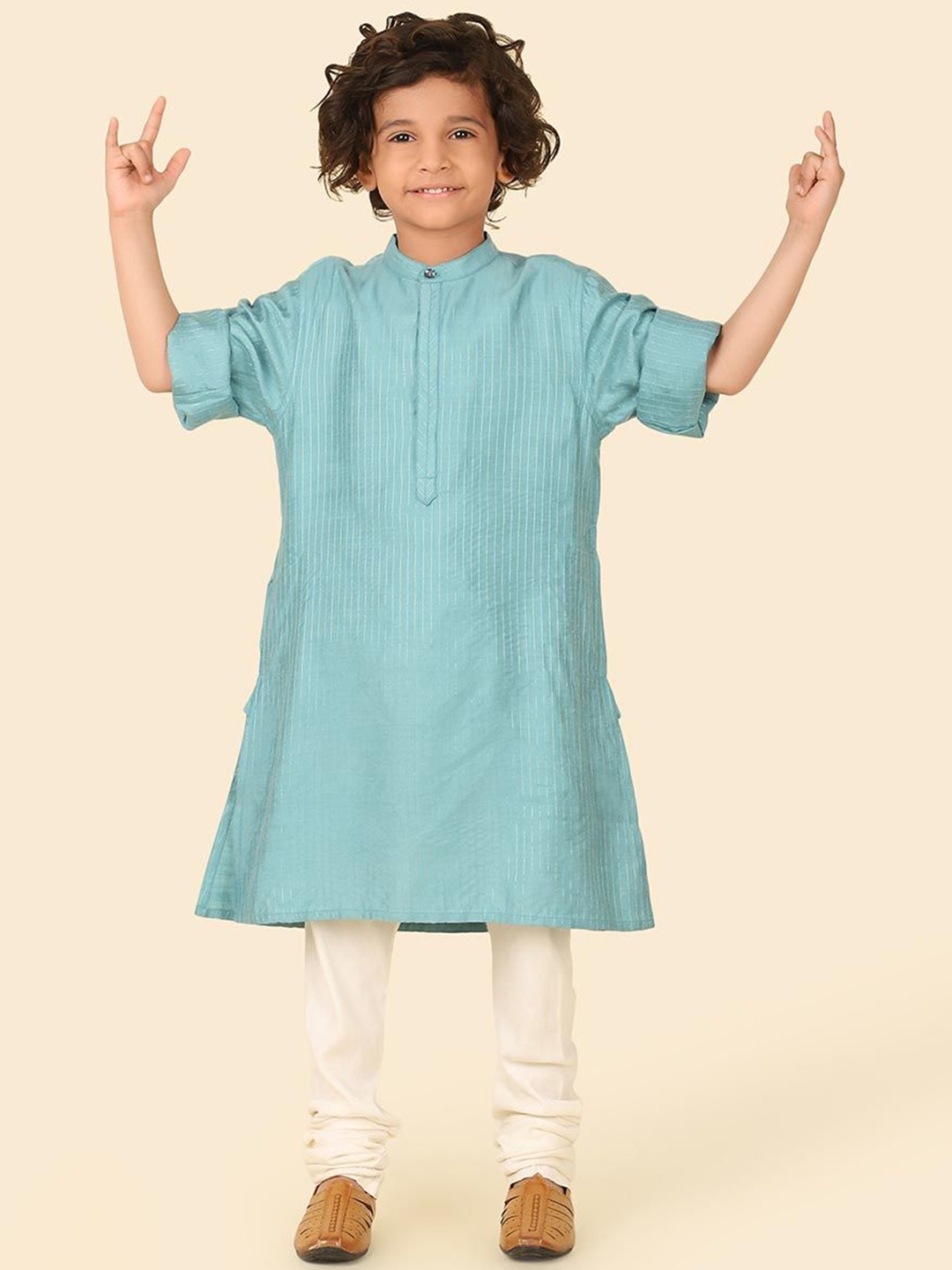 

Fabindia Boys Striped Mandarin Collar Long Sleeves Thread Work Straight Kurta, Blue