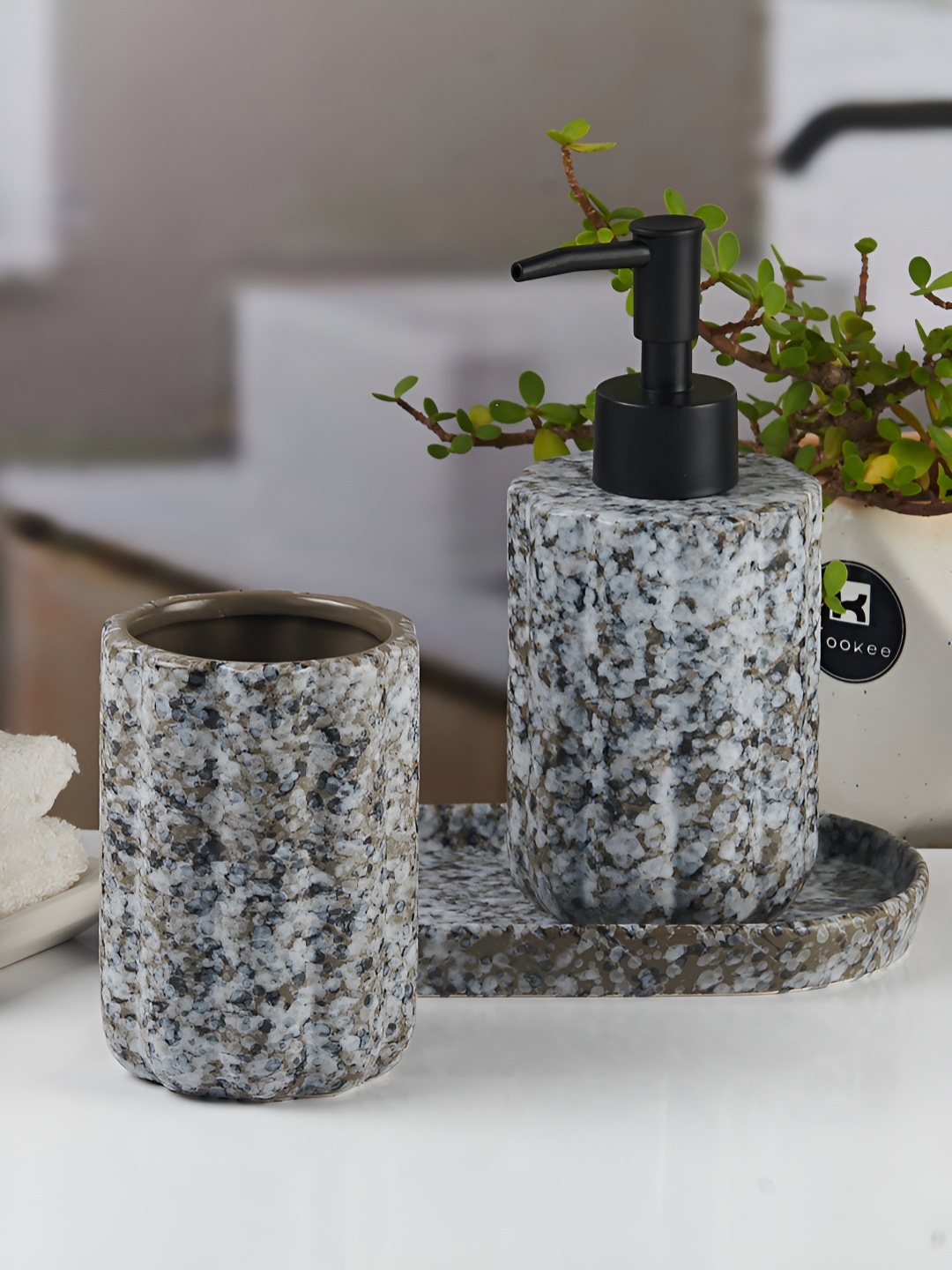 

Kookee Grey 3 piece Abstract Ceramic Bath Accessories Set