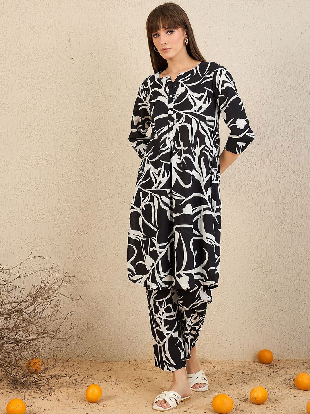 

Indo Era Women Floral Printed Regular Pure Cotton Kurta with Trousers, Black