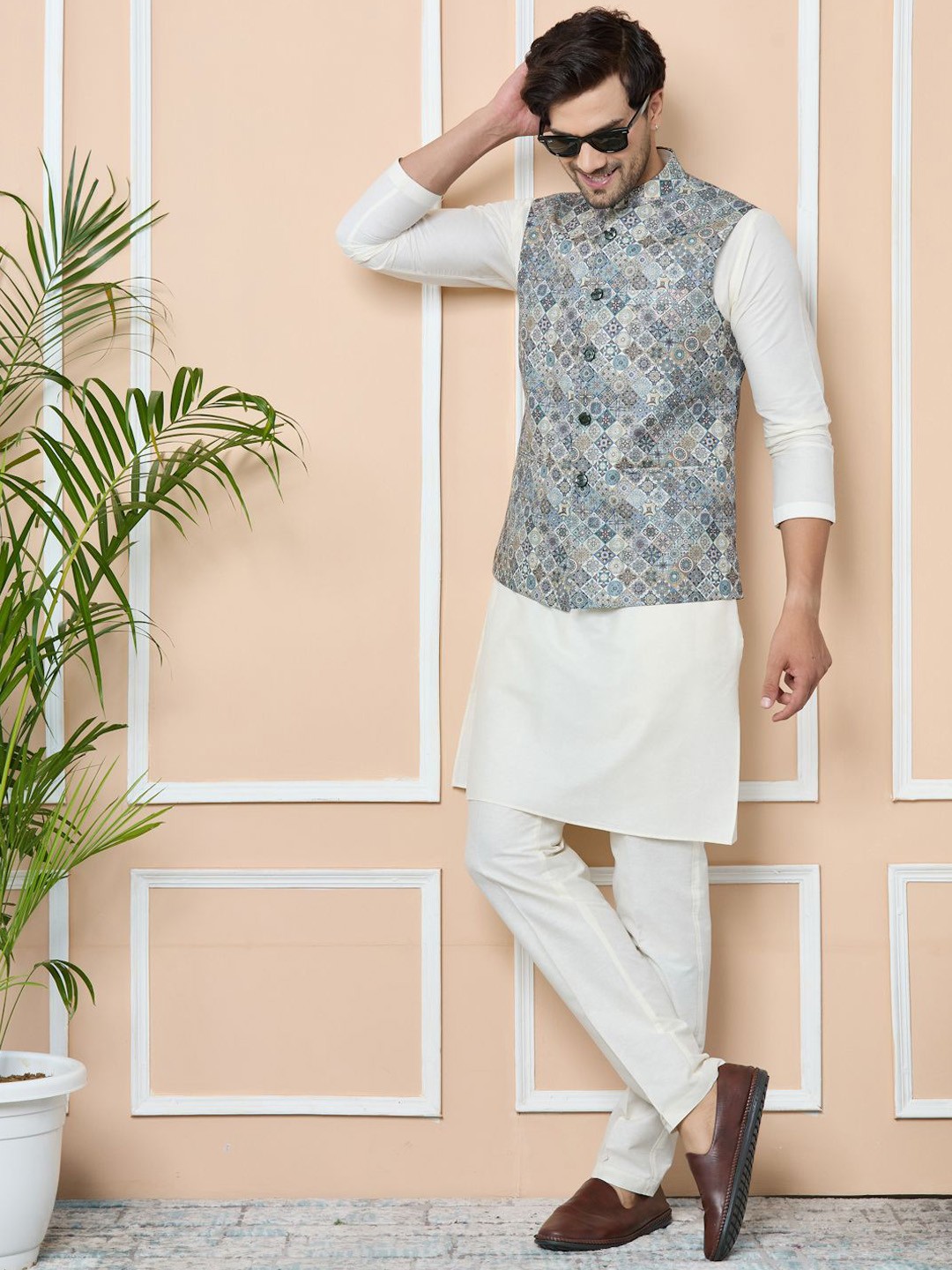 

See Designs Men Regular Kurta with Pyjamas, White