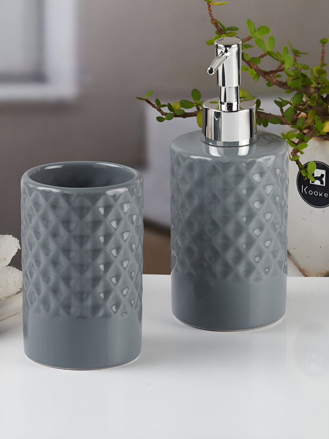 

Kookee Grey 2 piece Abstract Ceramic Bath Accessories Set