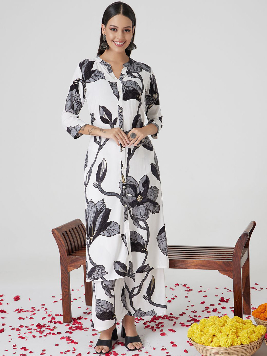 

VESH Floral Printed Mandarin Collar A-Line Kurta with Palazzos, Black