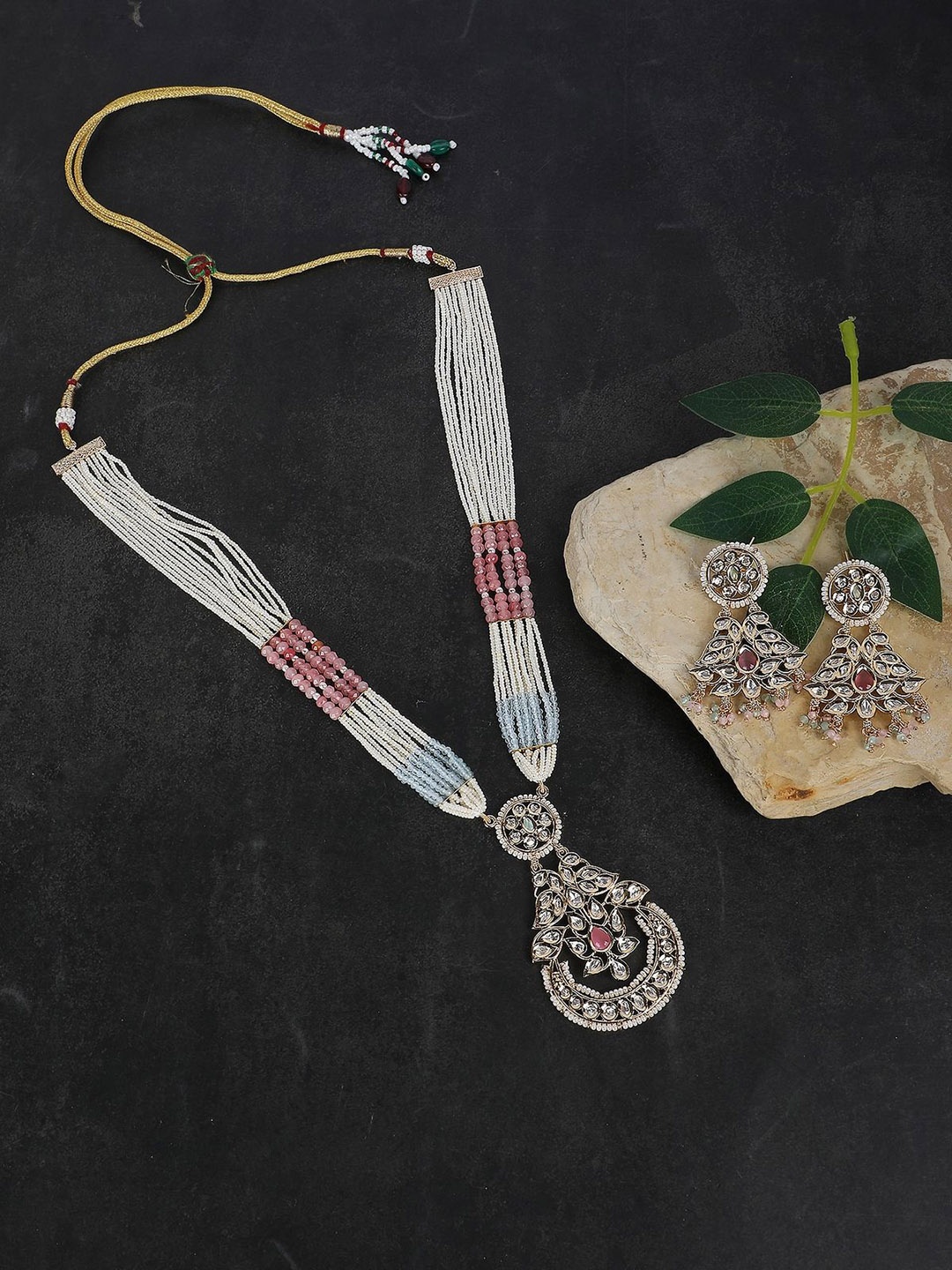 

AURAA TRENDS Gold-Plated Stone-Studded & Beaded Jewellery Set