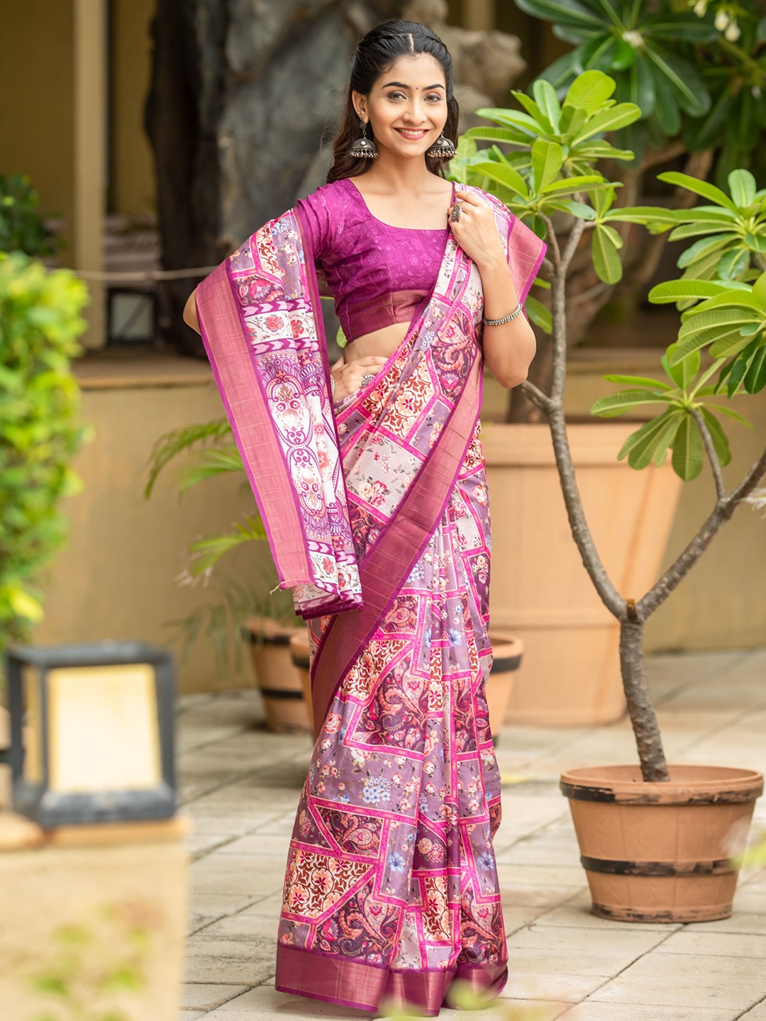 

VIRICA Floral Zari Saree, Pink