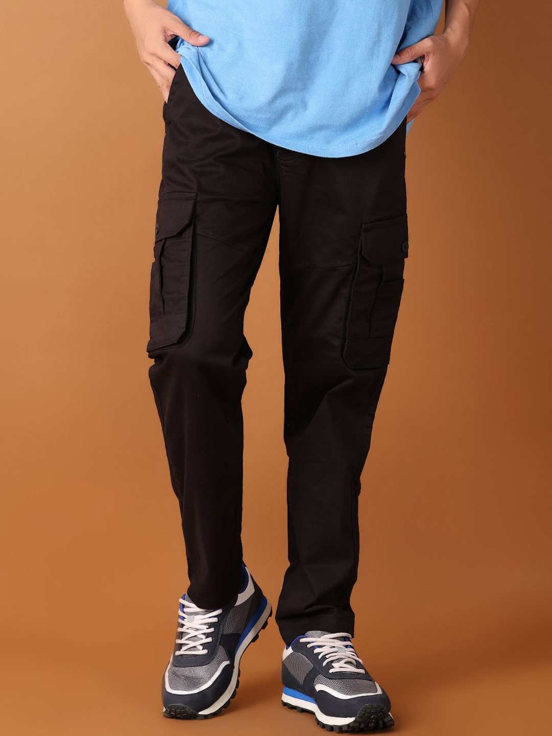 

V-Mart Men Solid Cargos Trousers, Black