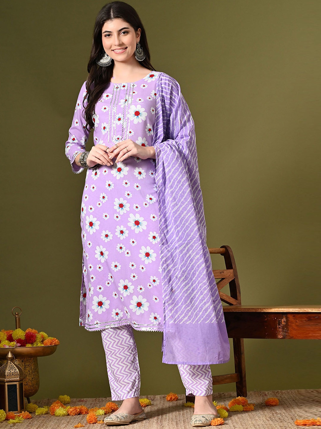 

ANNSH APPAREL Floral Printed Straight Kurta With Trousers & Dupatta, Lavender