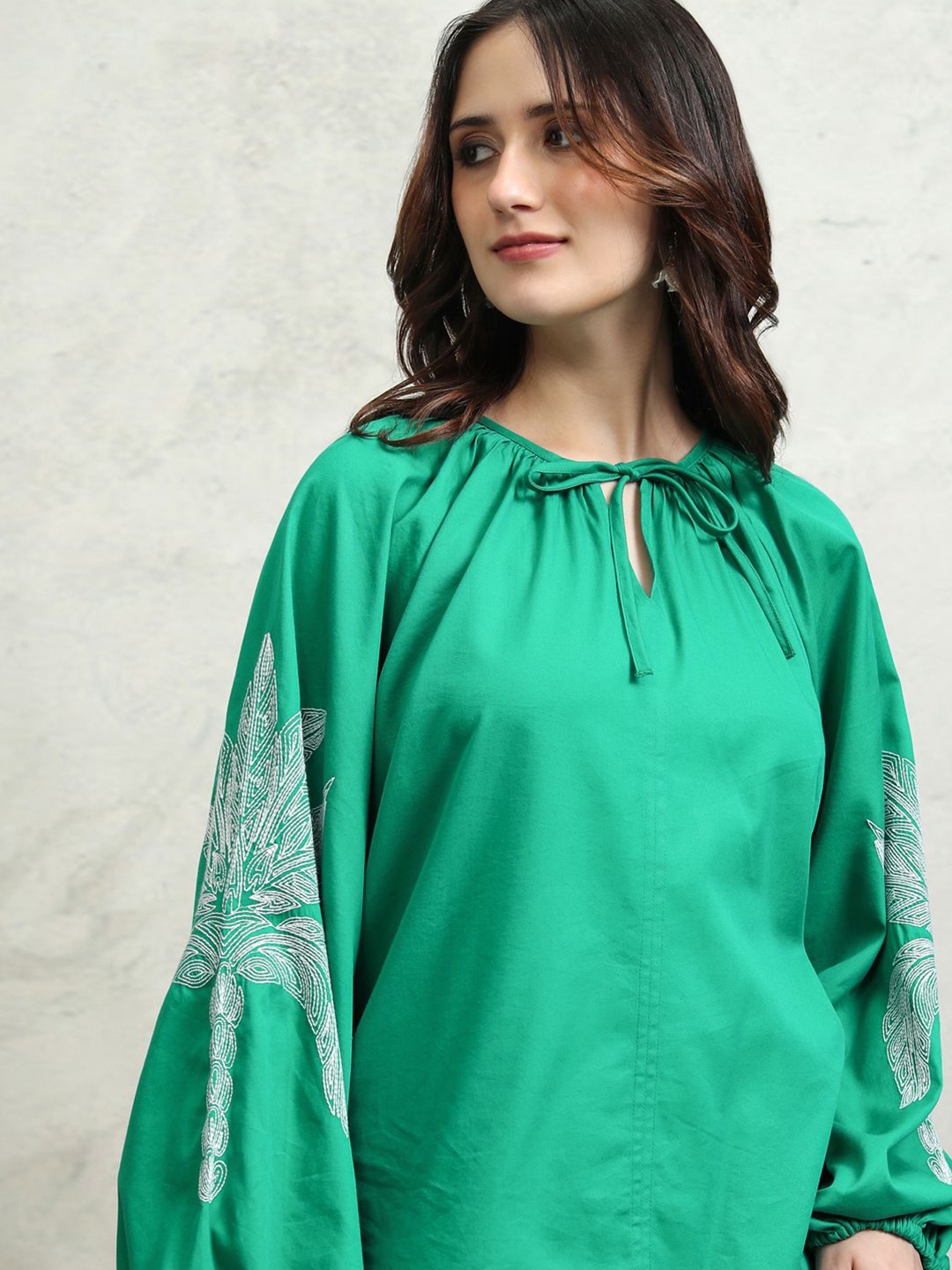 

Tokyo Talkies Women Floral Printed Round Neck Top, Green