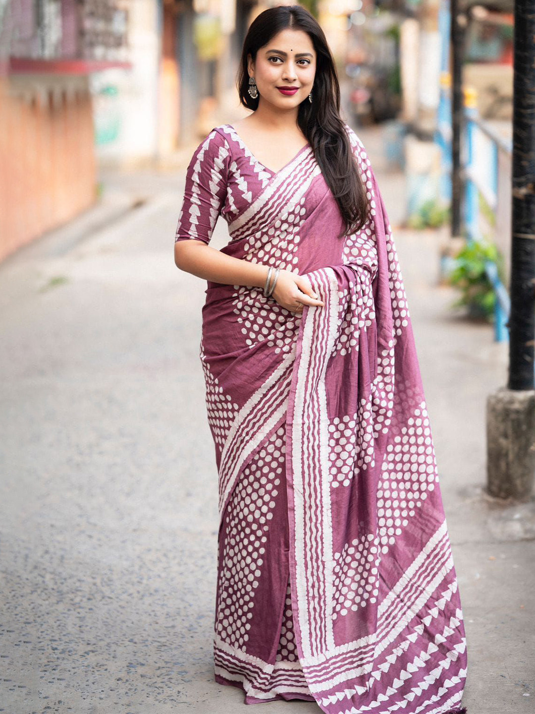 

STAVA CREATION Geometric Printed Saree With Blouse Piece, Purple