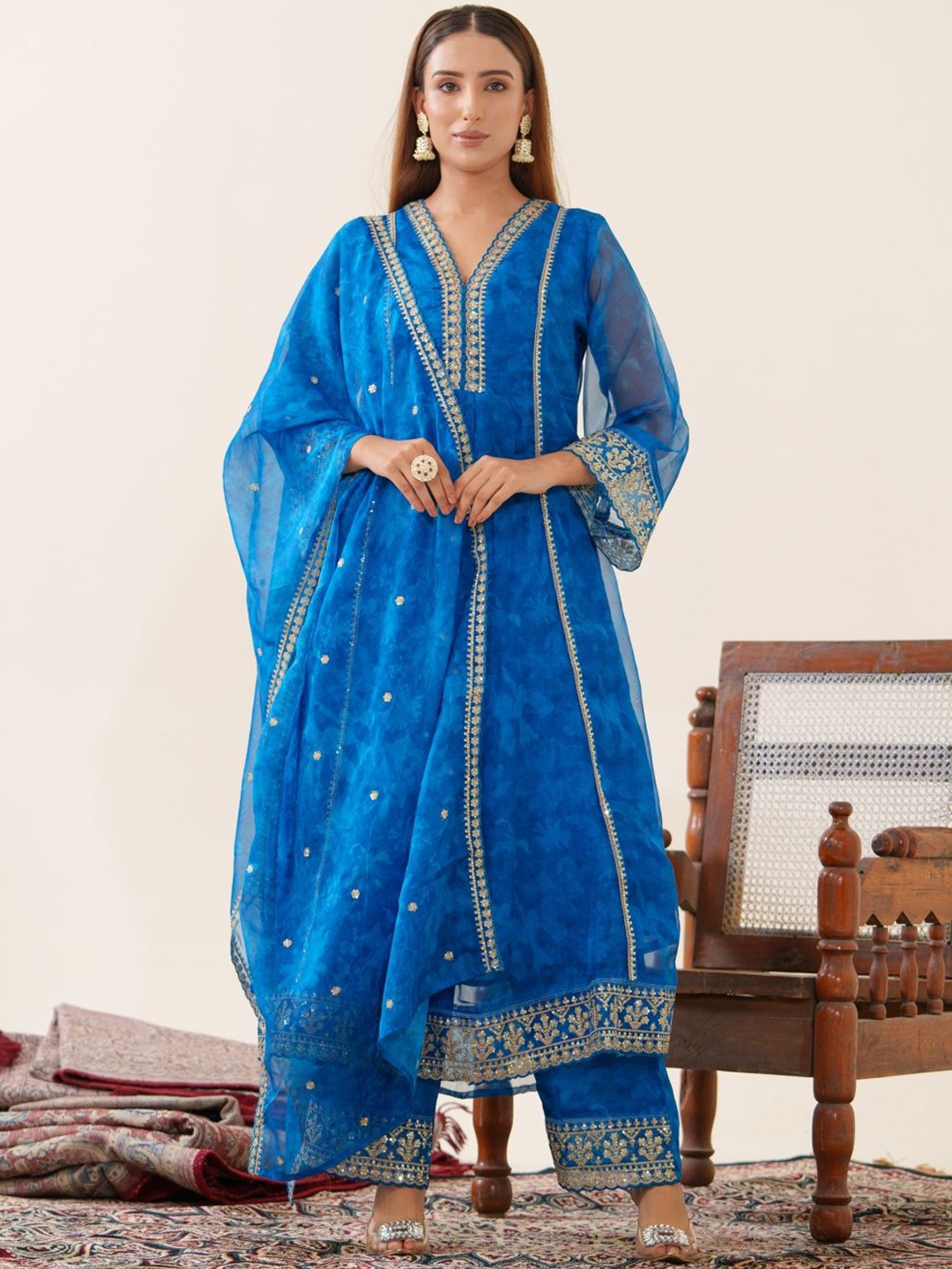 

House of Pataudi Floral Embroidered V-Neck Organza A-Line Kurta With Trousers & Dupatta, Navy blue