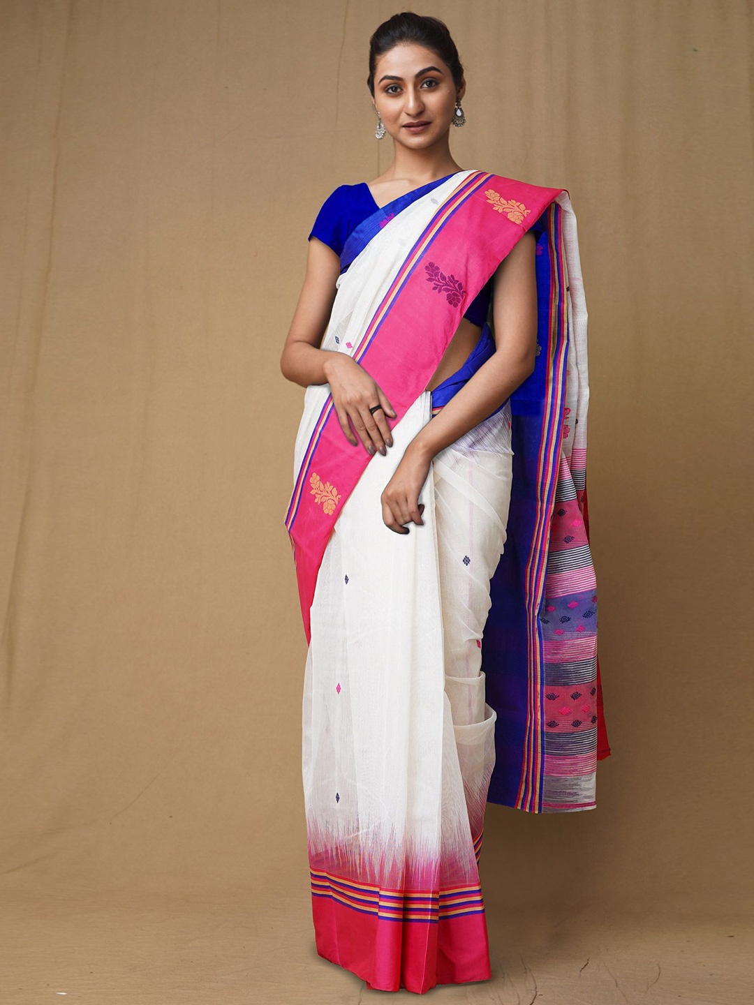 

Unnati Silks Woven Design Pure Cotton Handloom Jamdani Saree, White