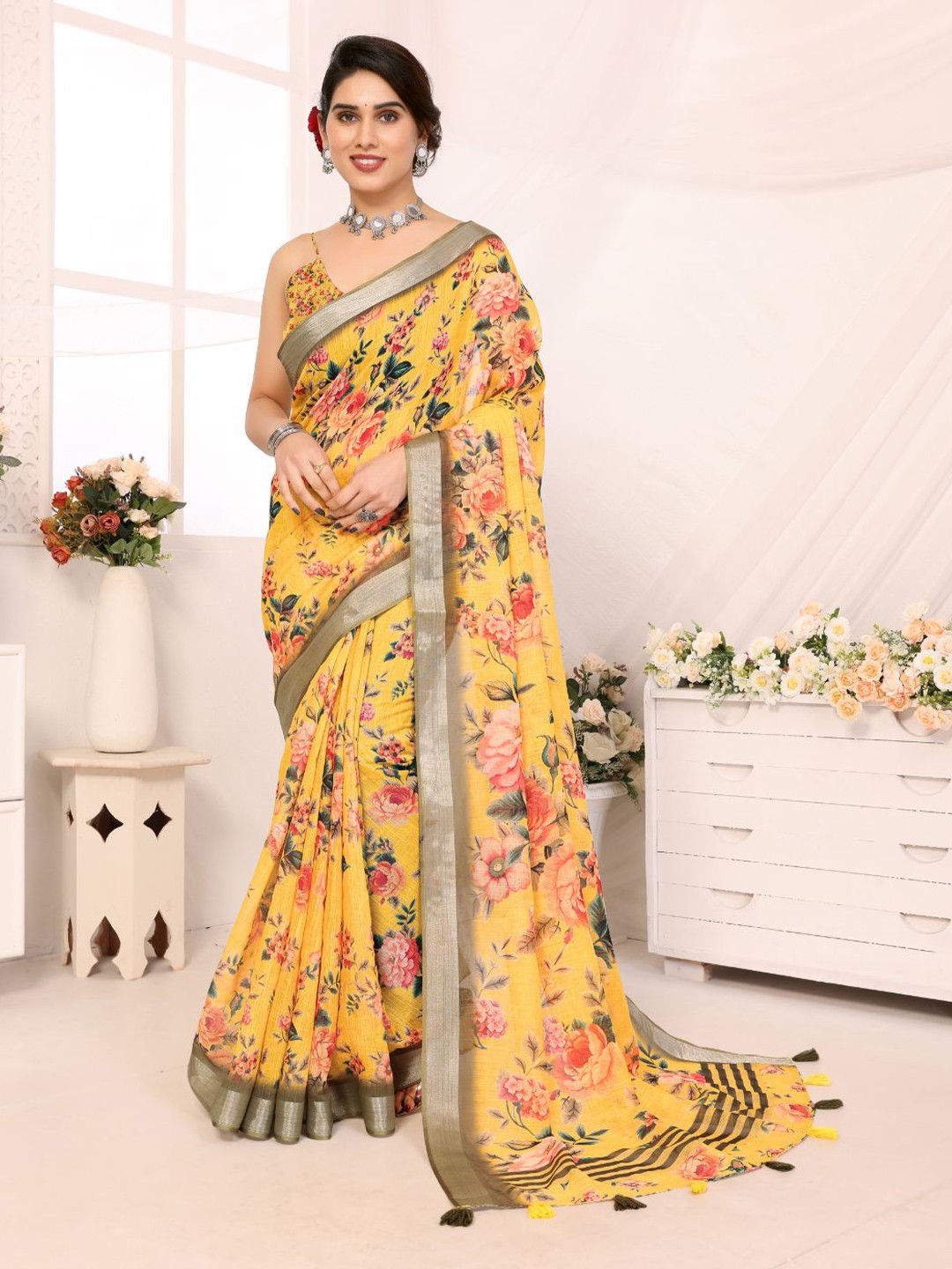 

Hema silk mills Floral Zari Pure Linen Saree, Yellow